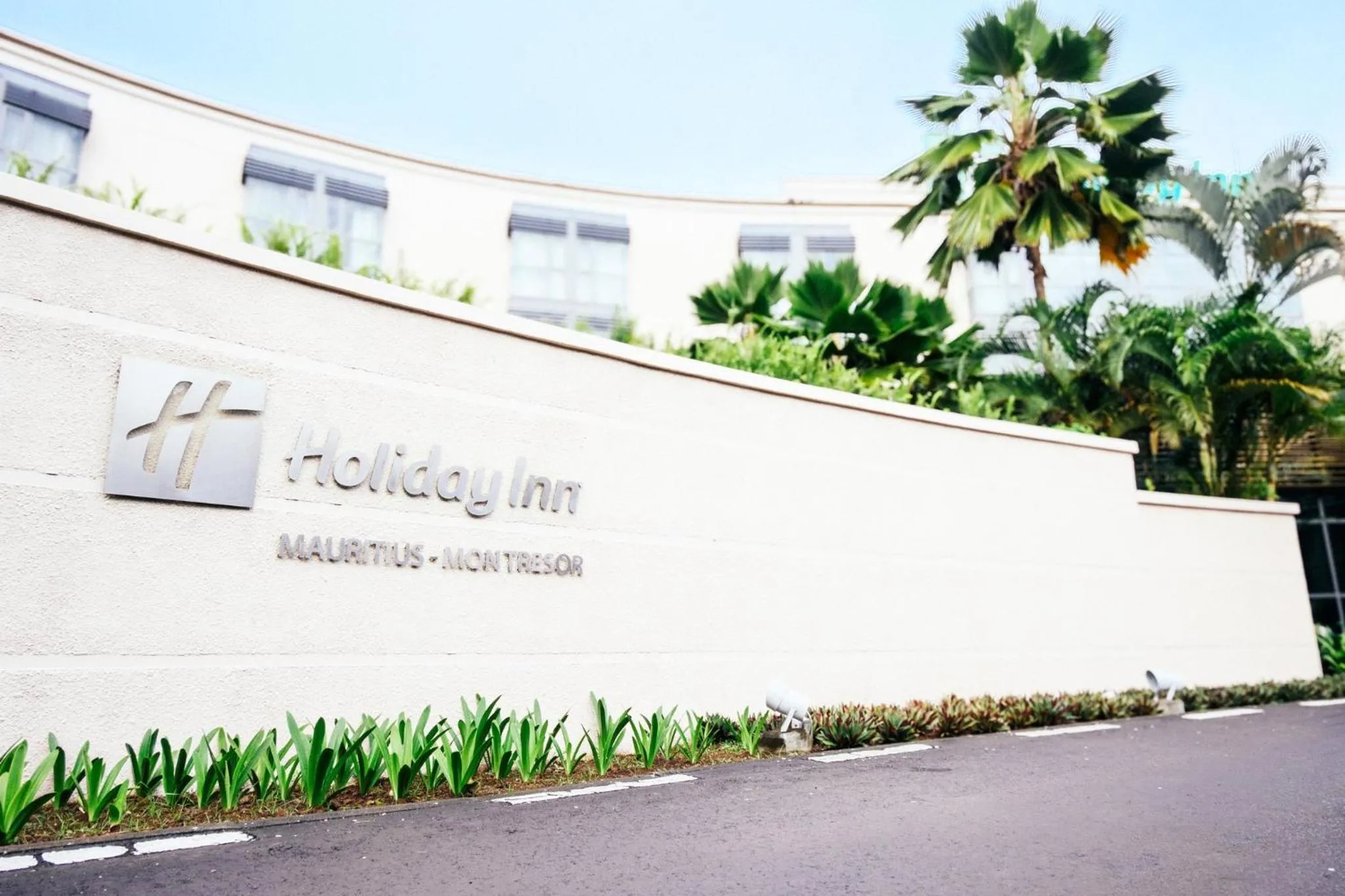 Property building in Holiday Inn Mauritius Mon Trésor by IHG