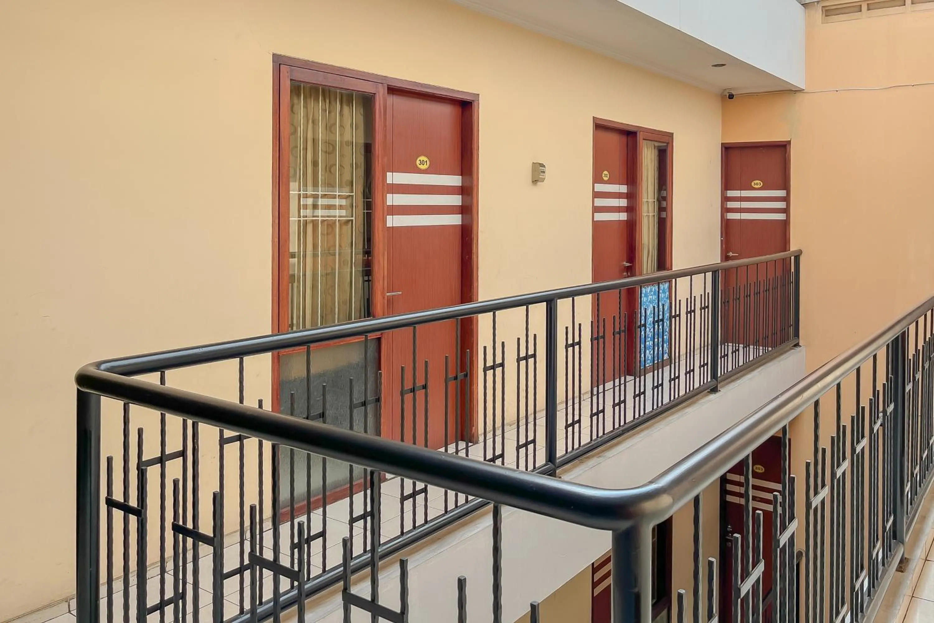 Property building in RedDoorz near Tegalega Park 2