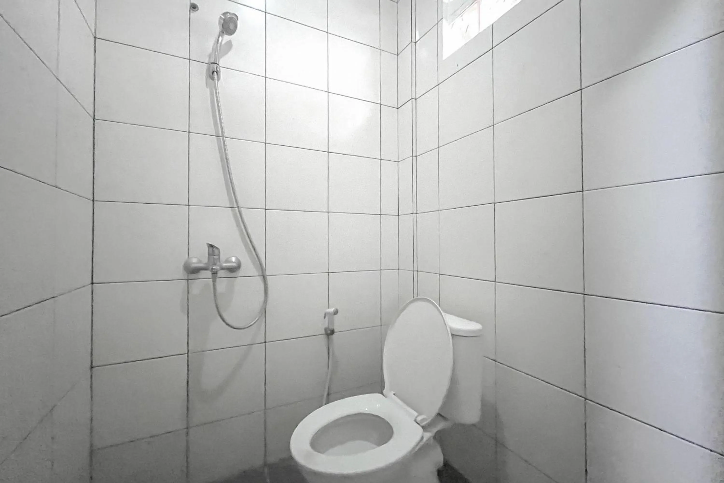 Bathroom in RedDoorz near Tegalega Park 2