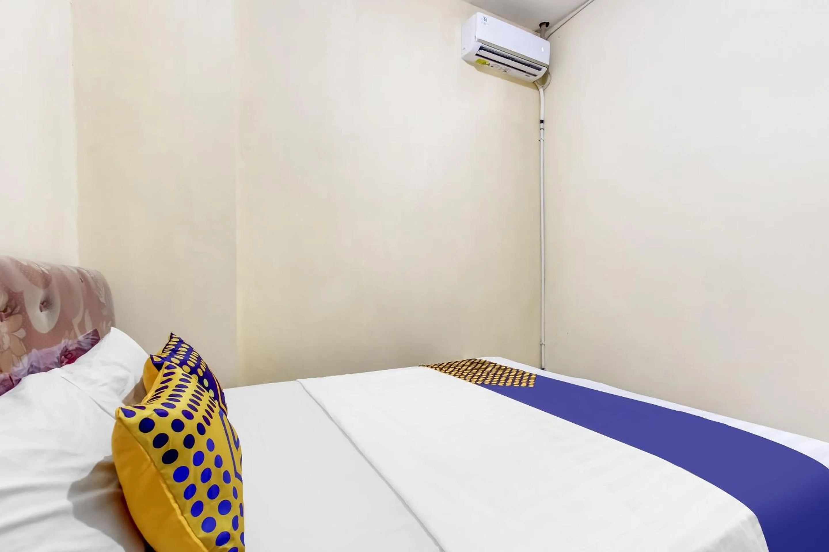 Bedroom, Bed in OYO Life 91374 Asia Stay Semarang Syariah