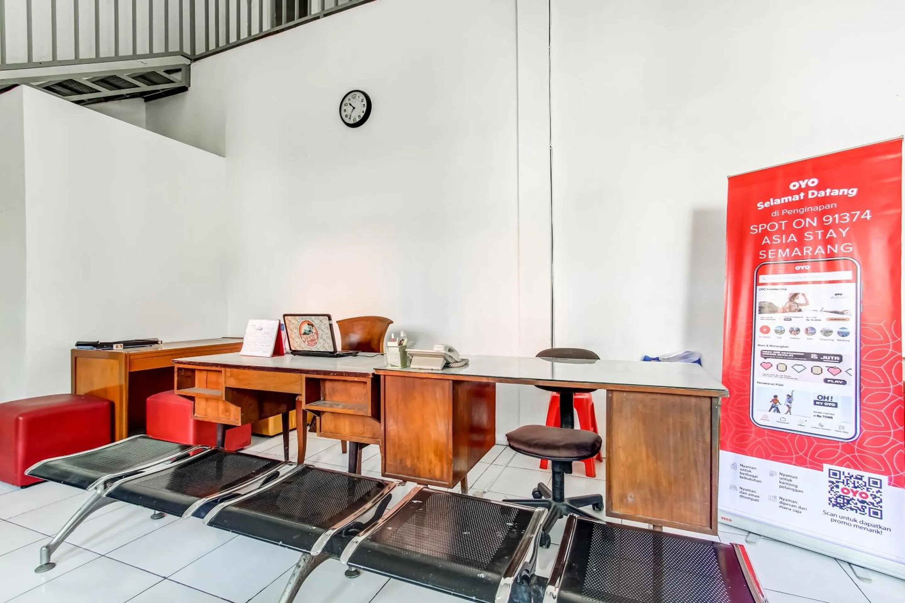 Lobby or reception in OYO Life 91374 Asia Stay Semarang Syariah