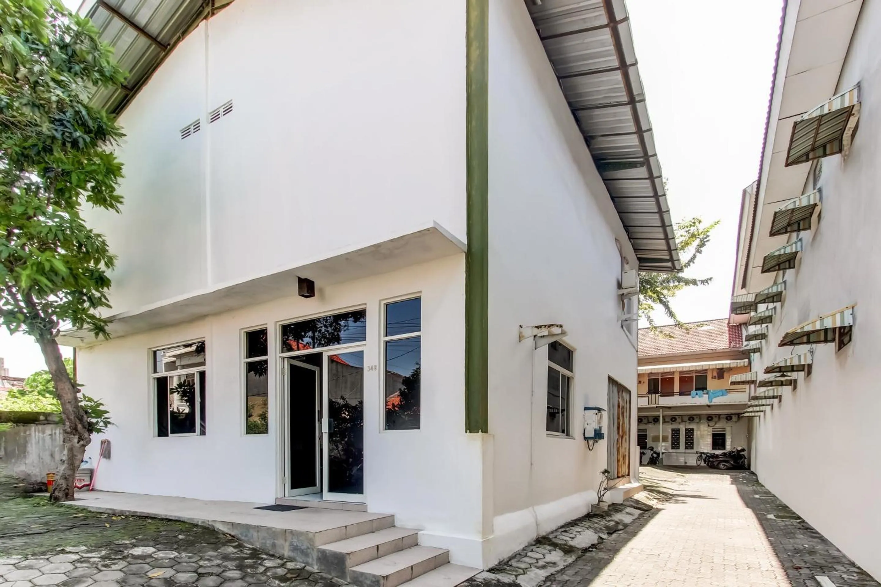 Facade/entrance in OYO Life 91374 Asia Stay Semarang Syariah