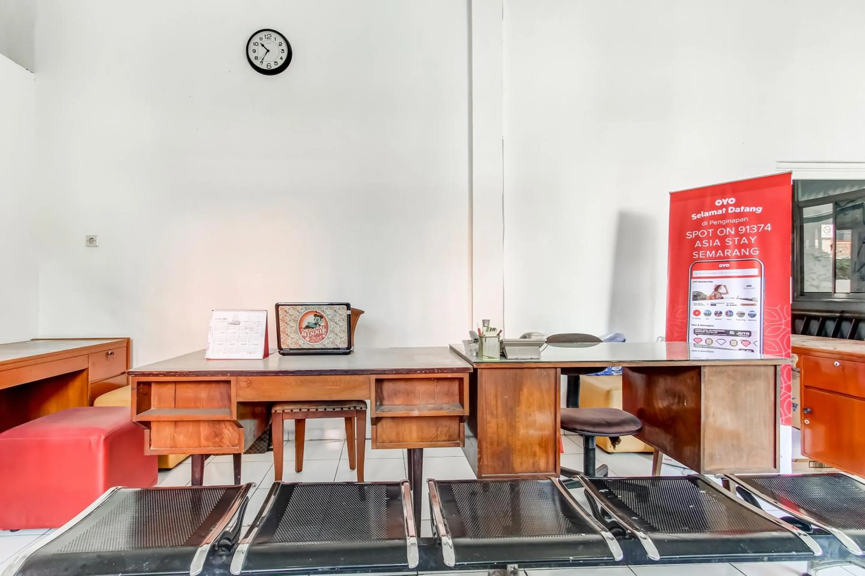 Lobby or reception in OYO Life 91374 Asia Stay Semarang Syariah