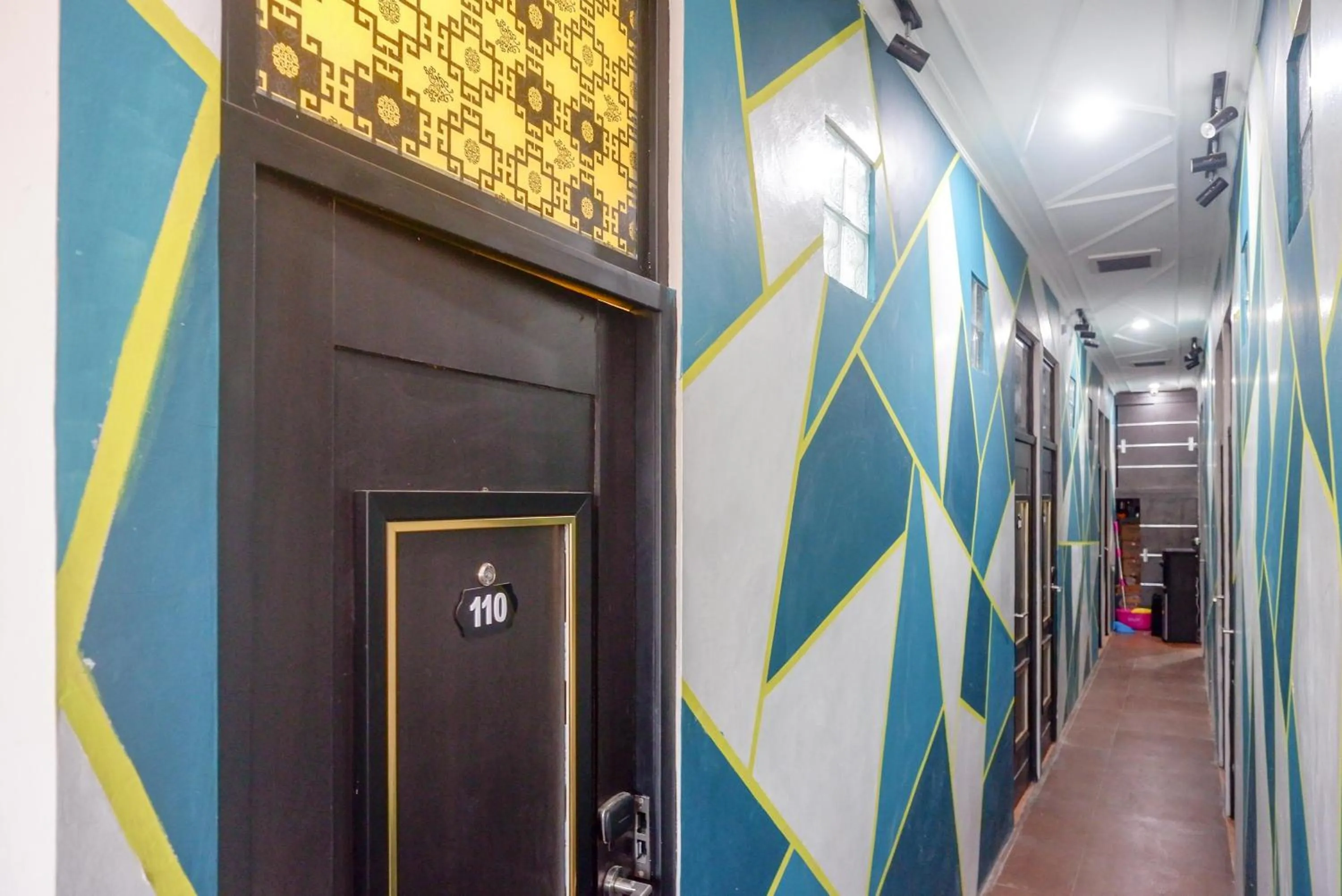 Property building in RedDoorz @ Jalan Raya Baturaden 2