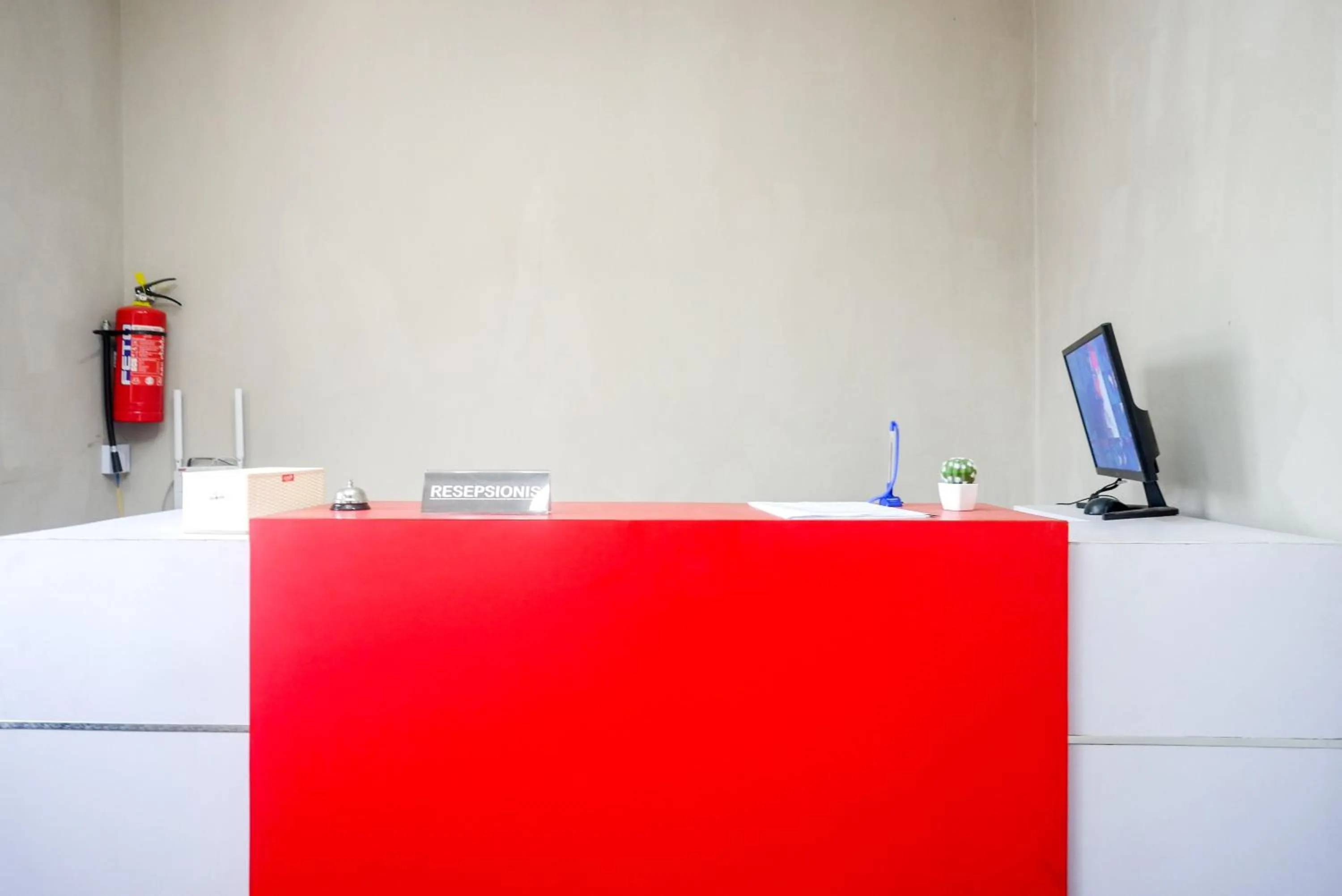 Lobby or reception in RedDoorz @ Jalan Raya Baturaden 2