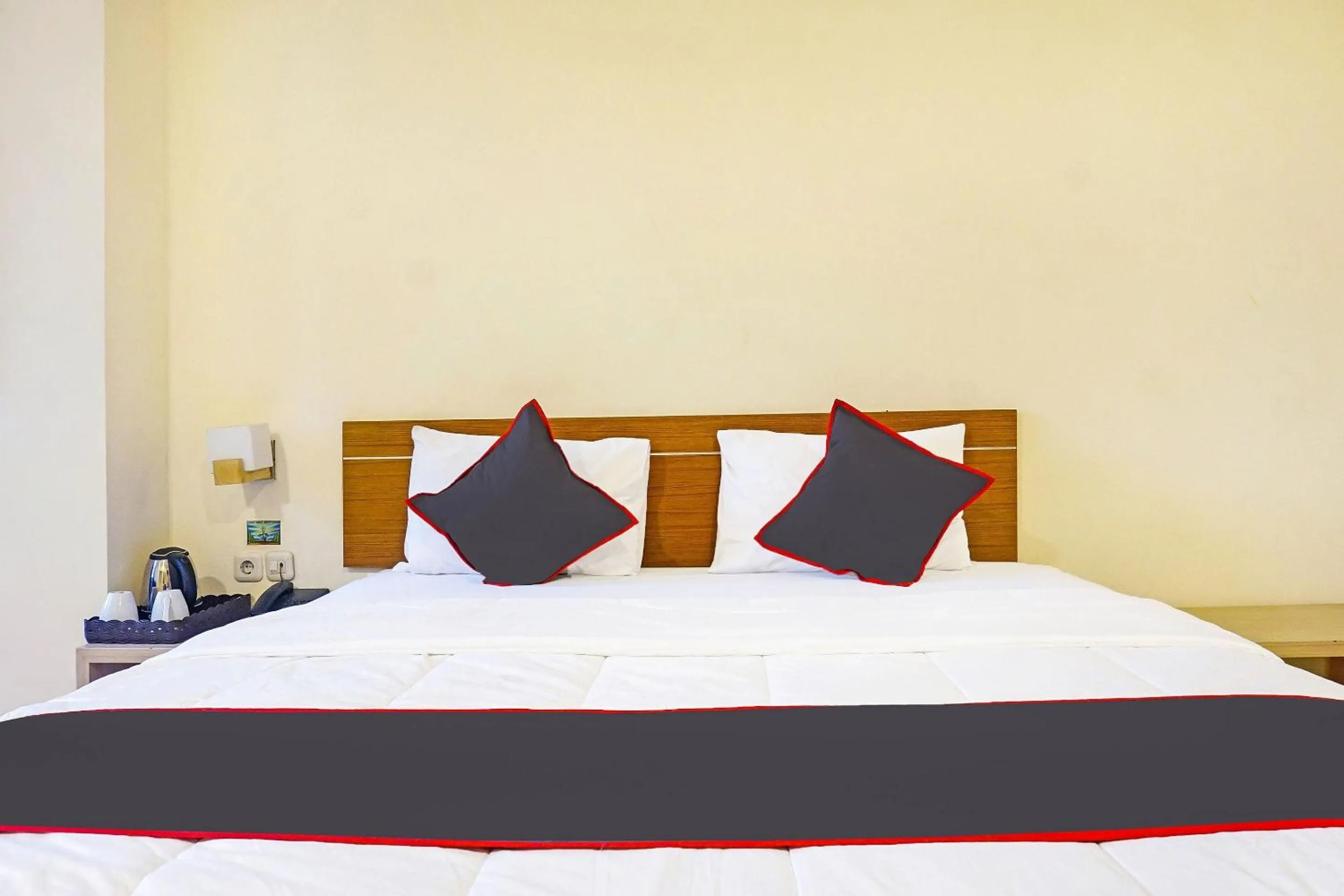 Bedroom, Bed in Collection O 91409 Hotel Fiducia Otista 153 - 157