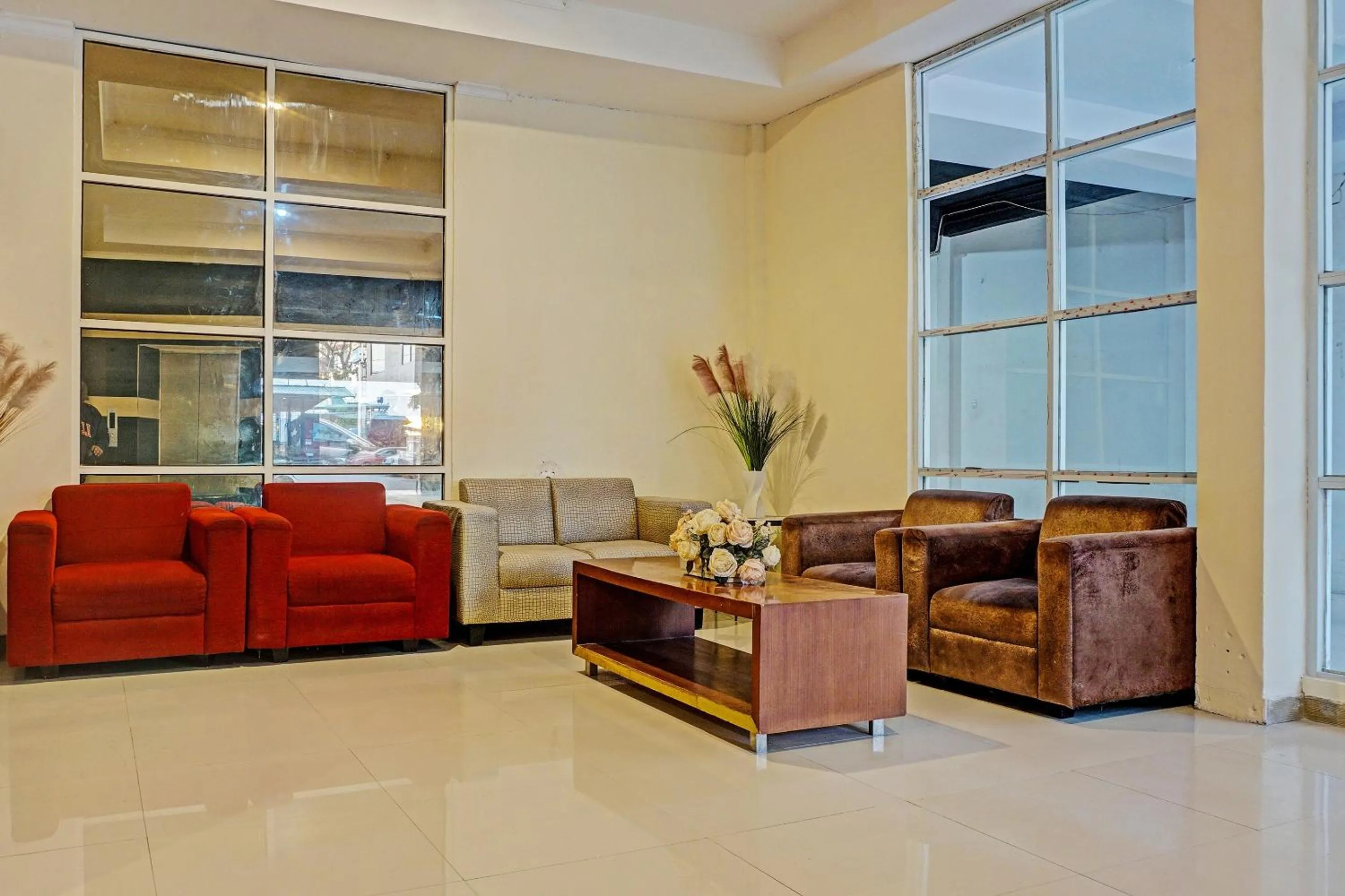 Lobby or reception in Collection O 91414 Hotel Marina Beach