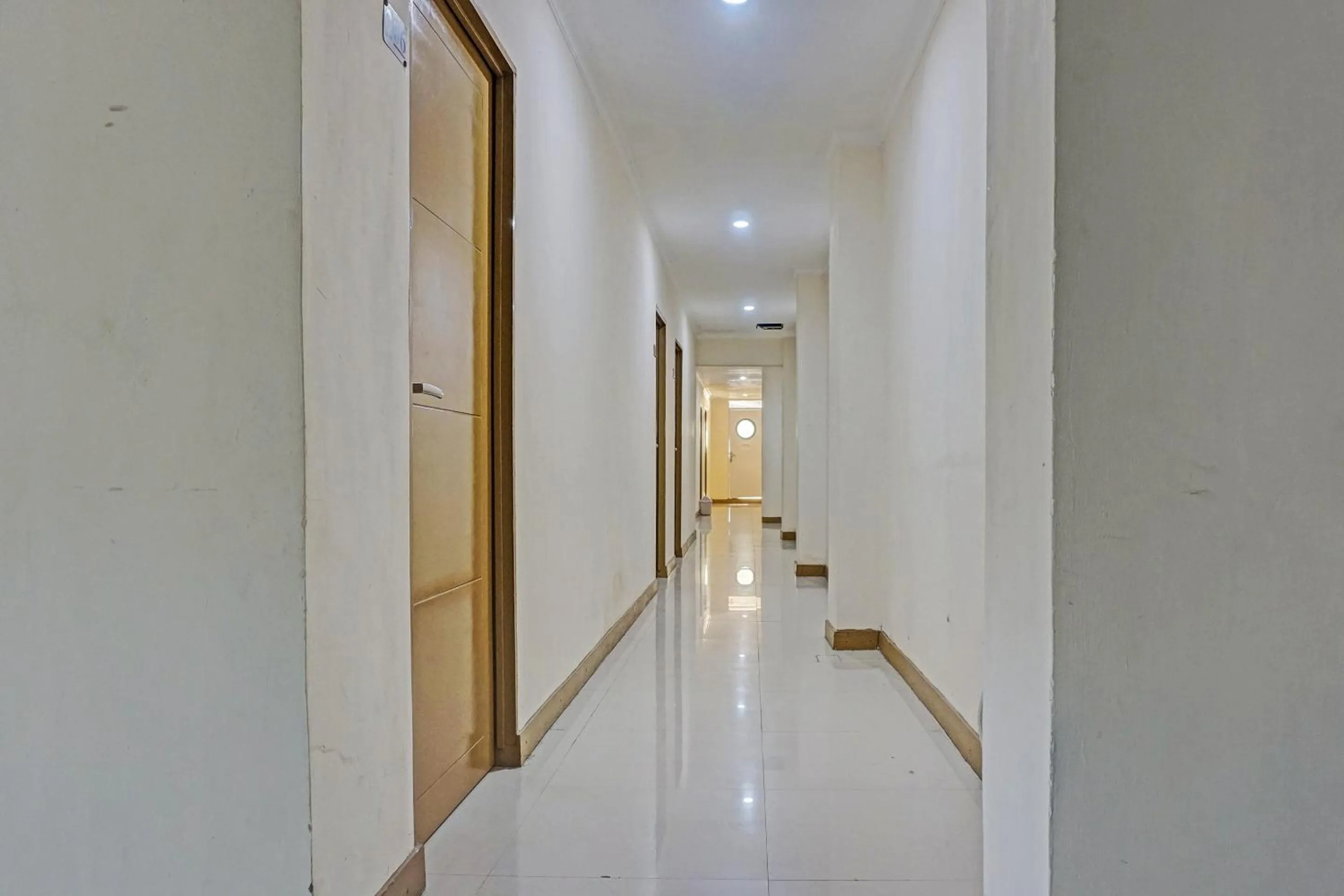 Lobby or reception in Collection O 91414 Hotel Marina Beach