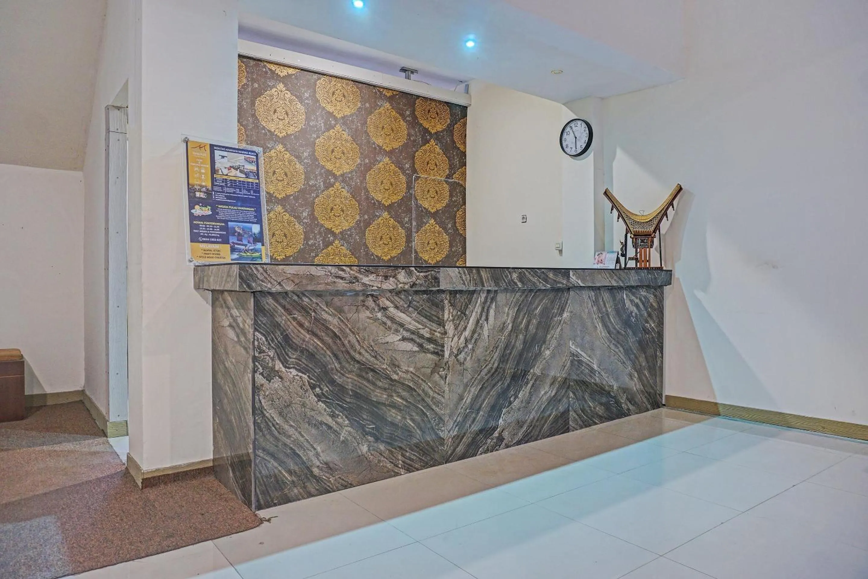 Lobby or reception in Collection O 91414 Hotel Marina Beach