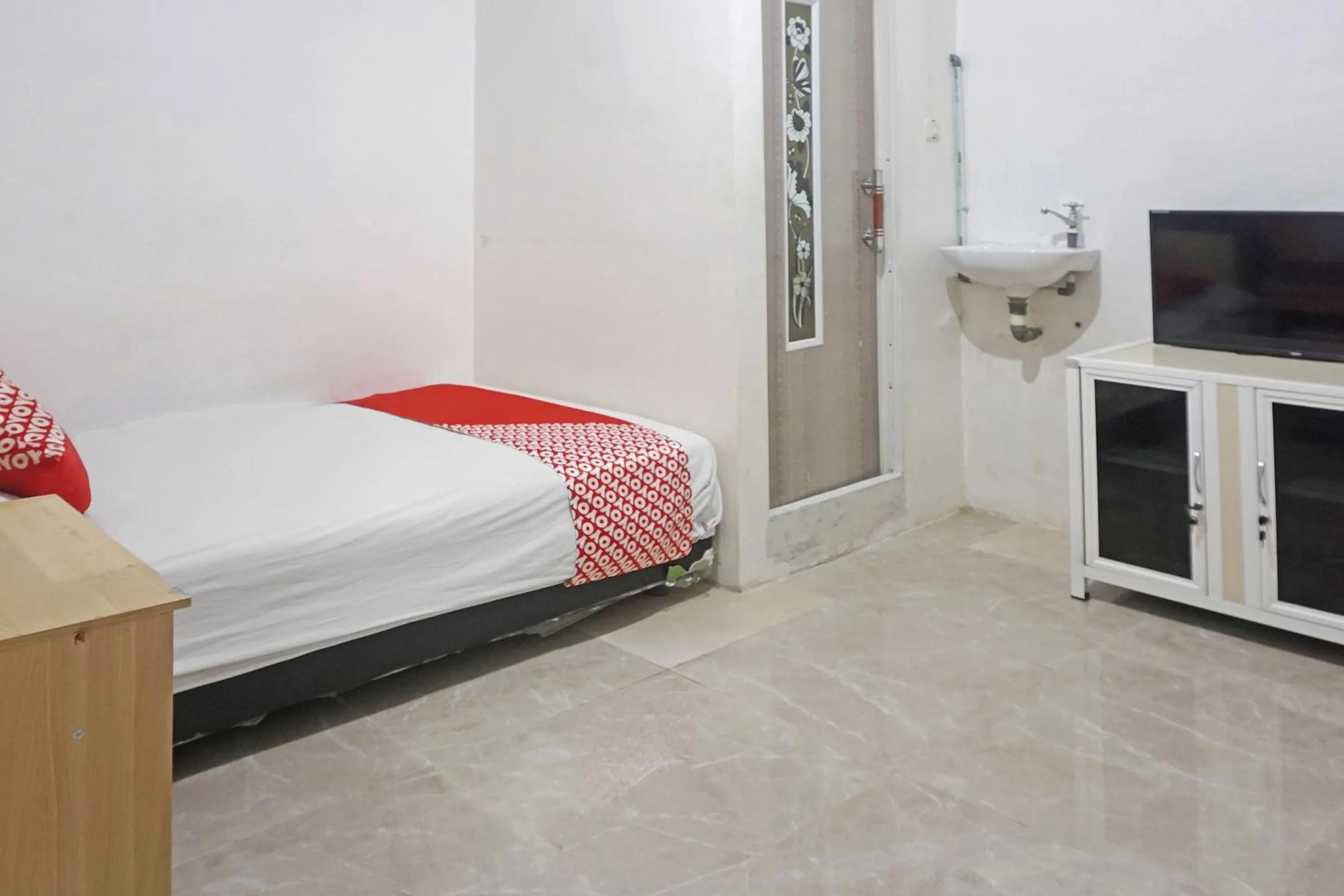 Bedroom, Bed in Hotel O Pondok Feby Makassar