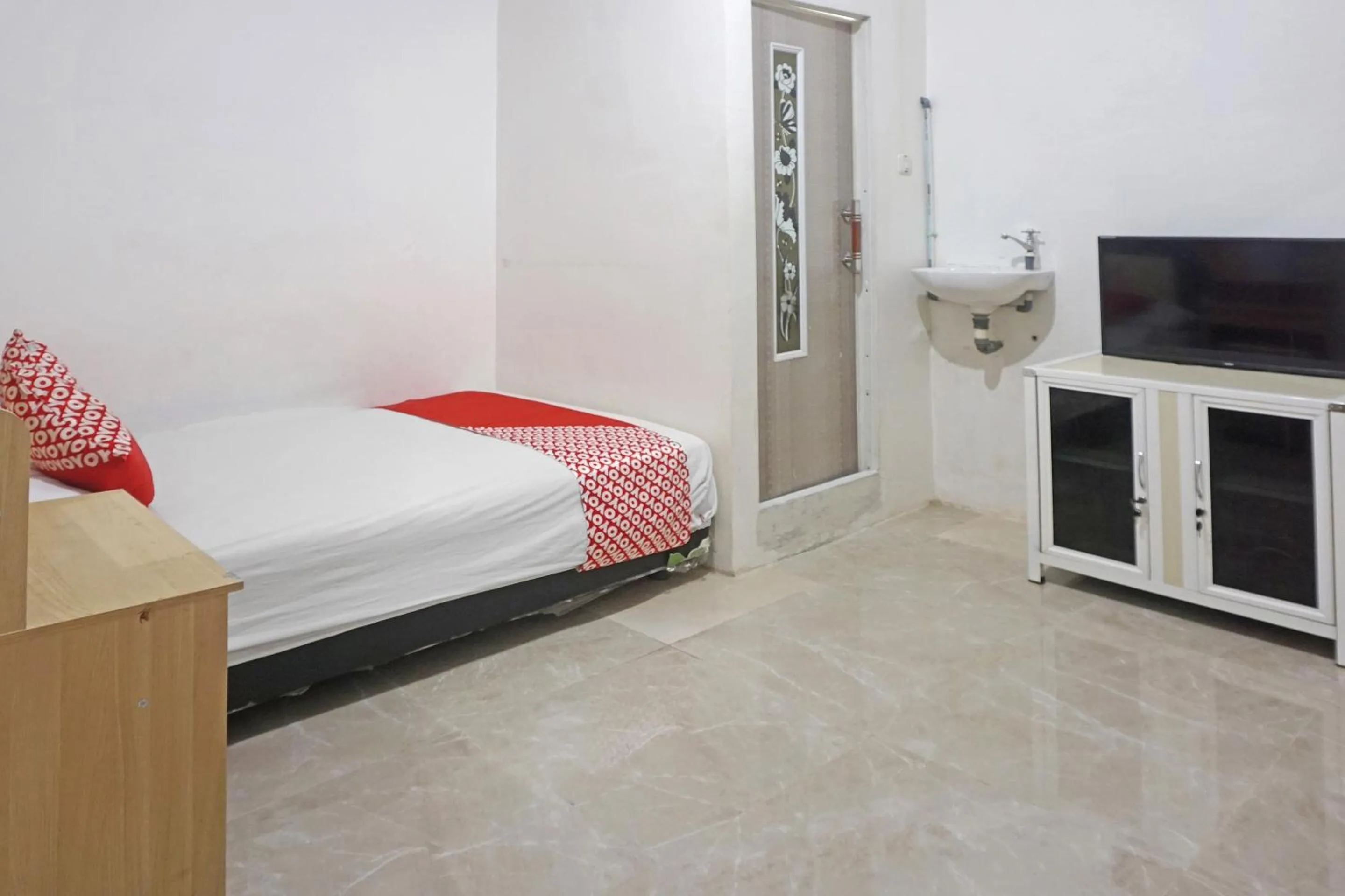 Bedroom, Bed in Hotel O Pondok Feby Makassar