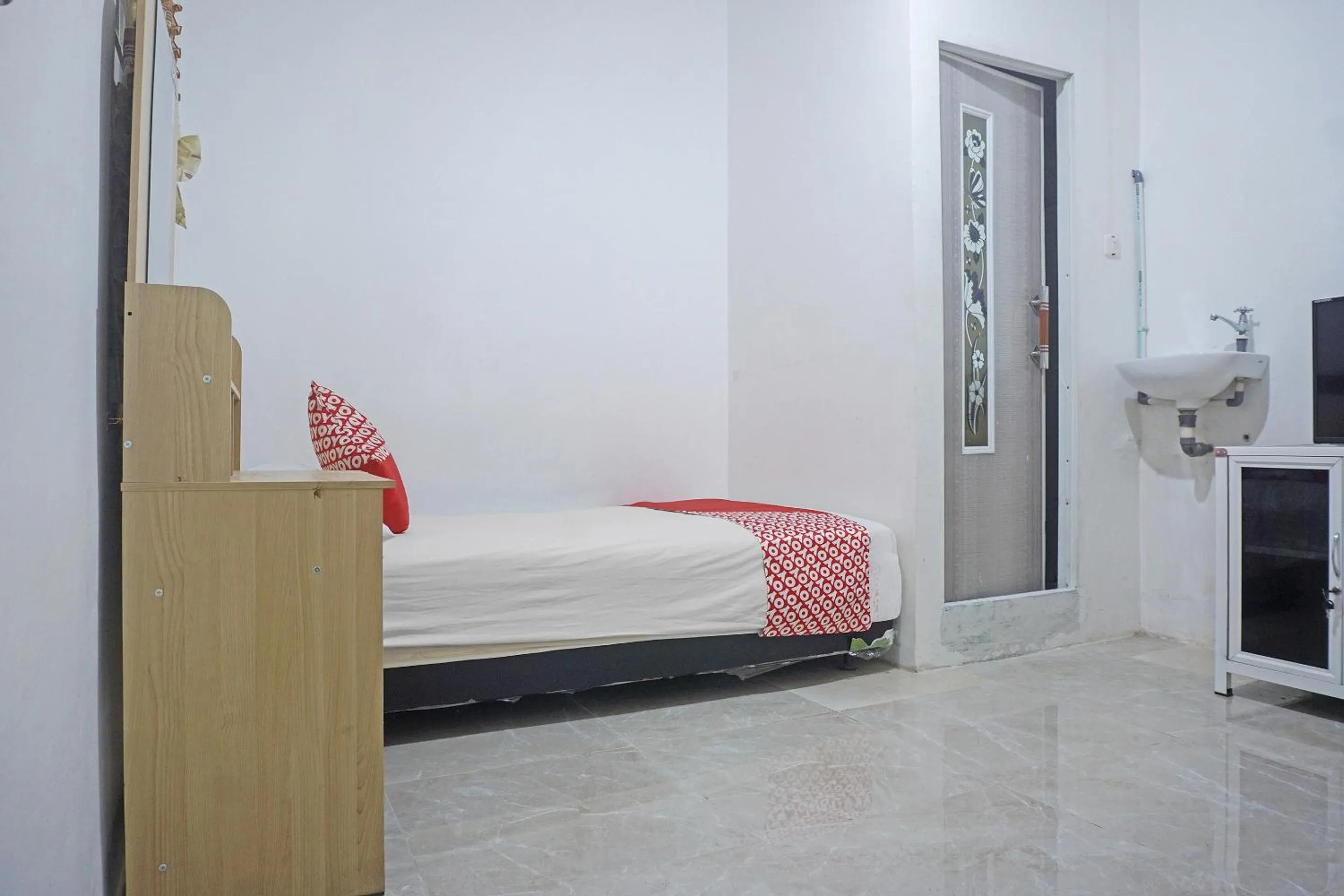 Bedroom, Bed in Hotel O Pondok Feby Makassar