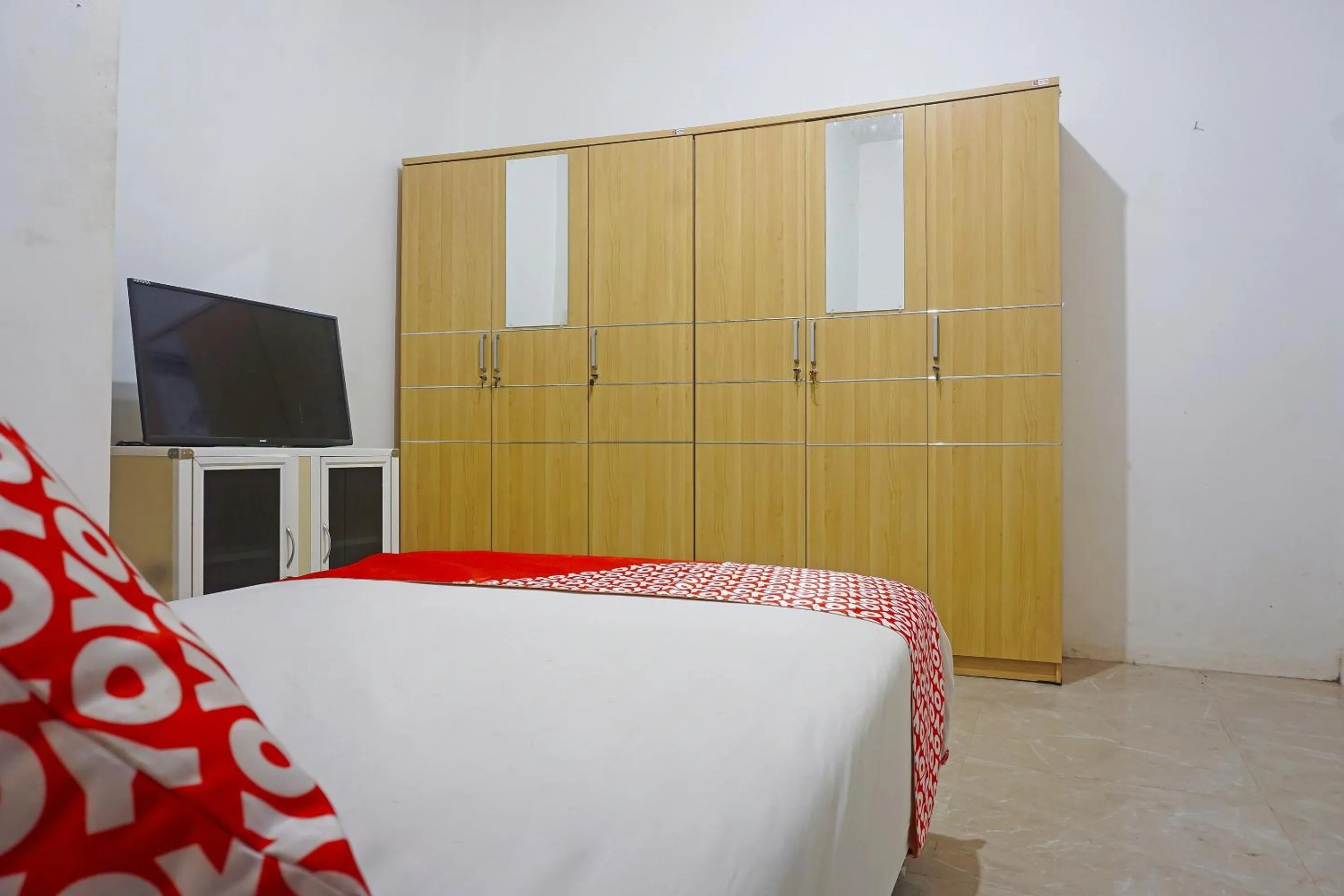 Bedroom, Bed in Hotel O Pondok Feby Makassar