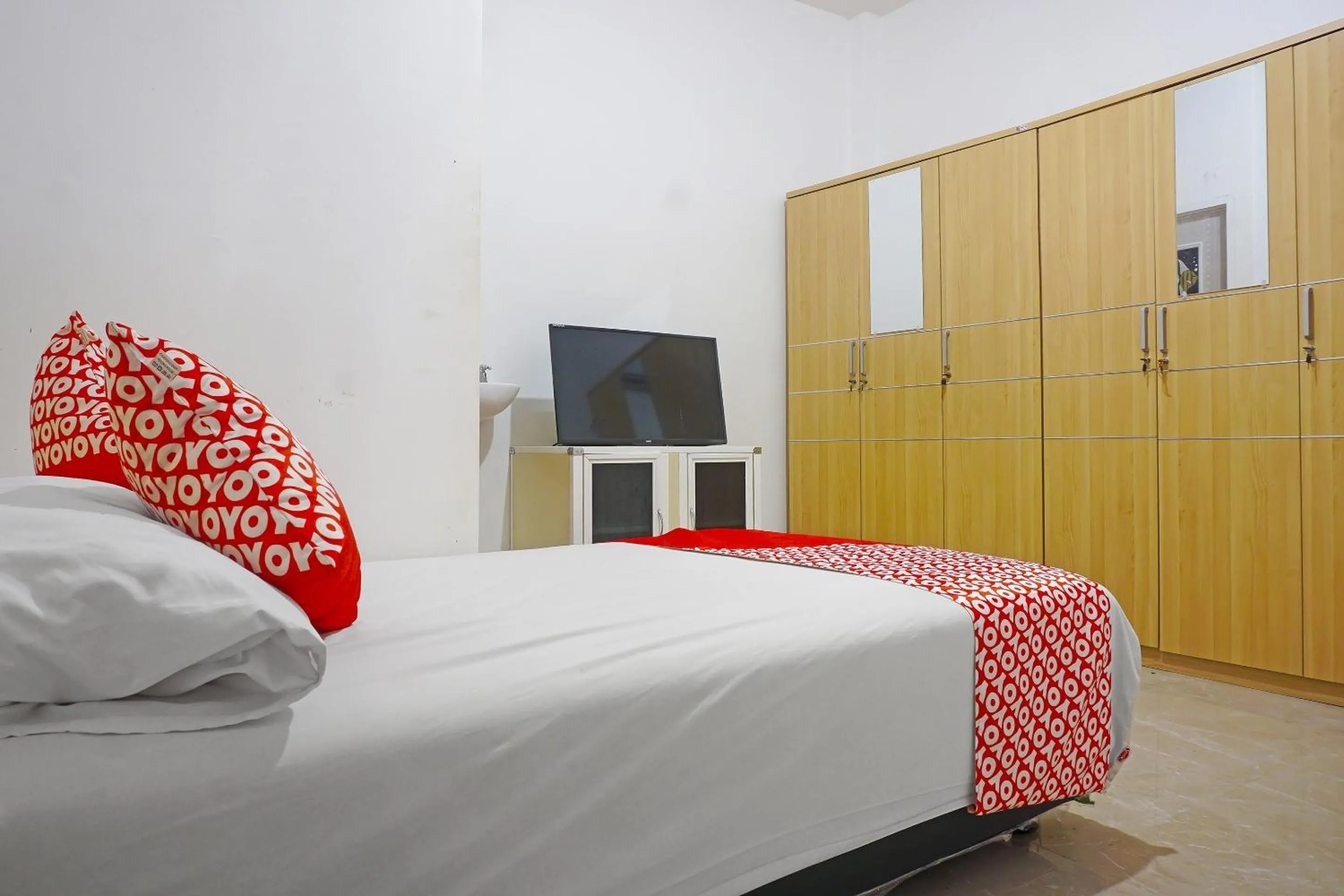 Bedroom, Bed in Hotel O Pondok Feby Makassar