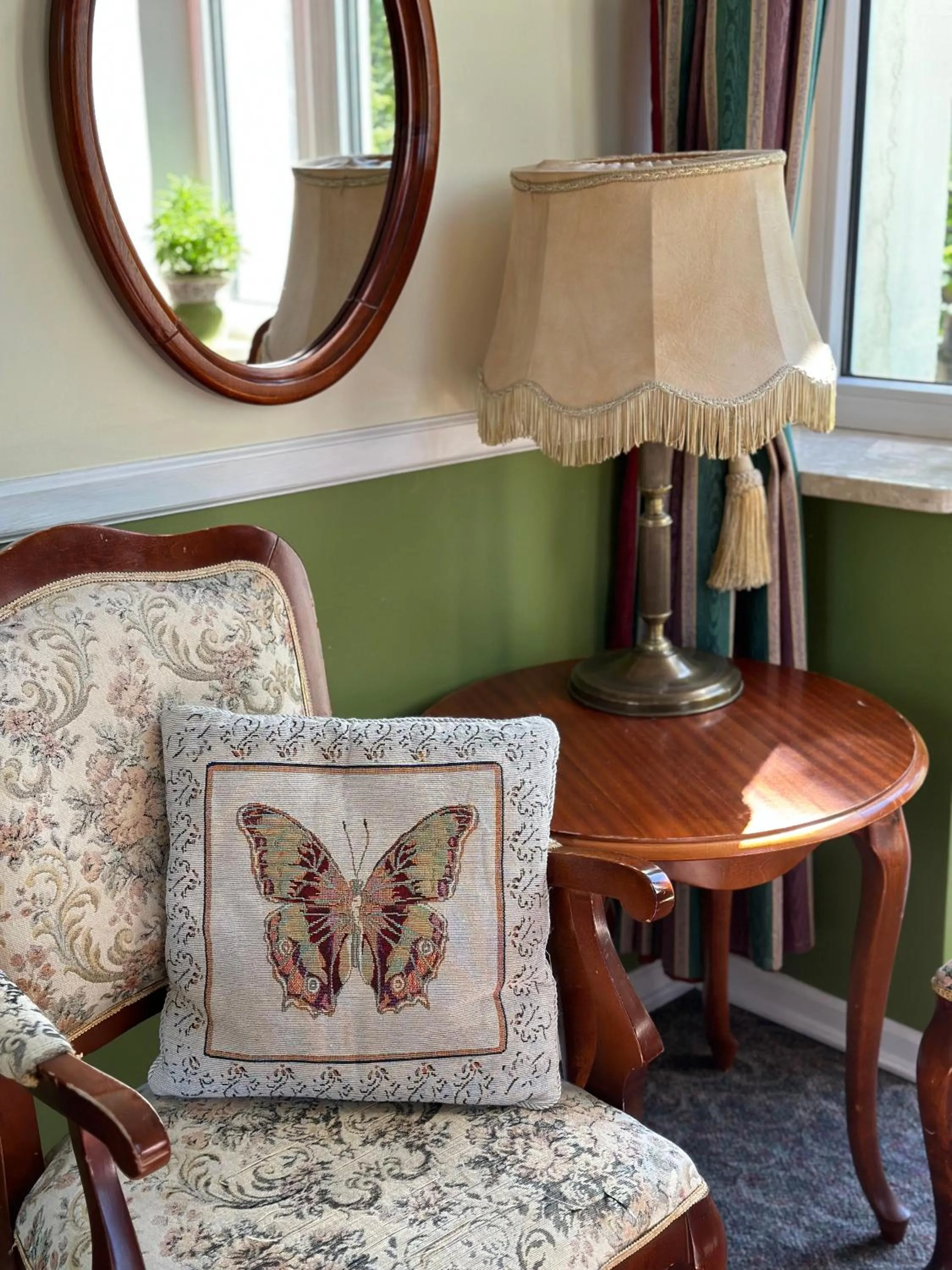 Photo of the whole room in Tuberoza