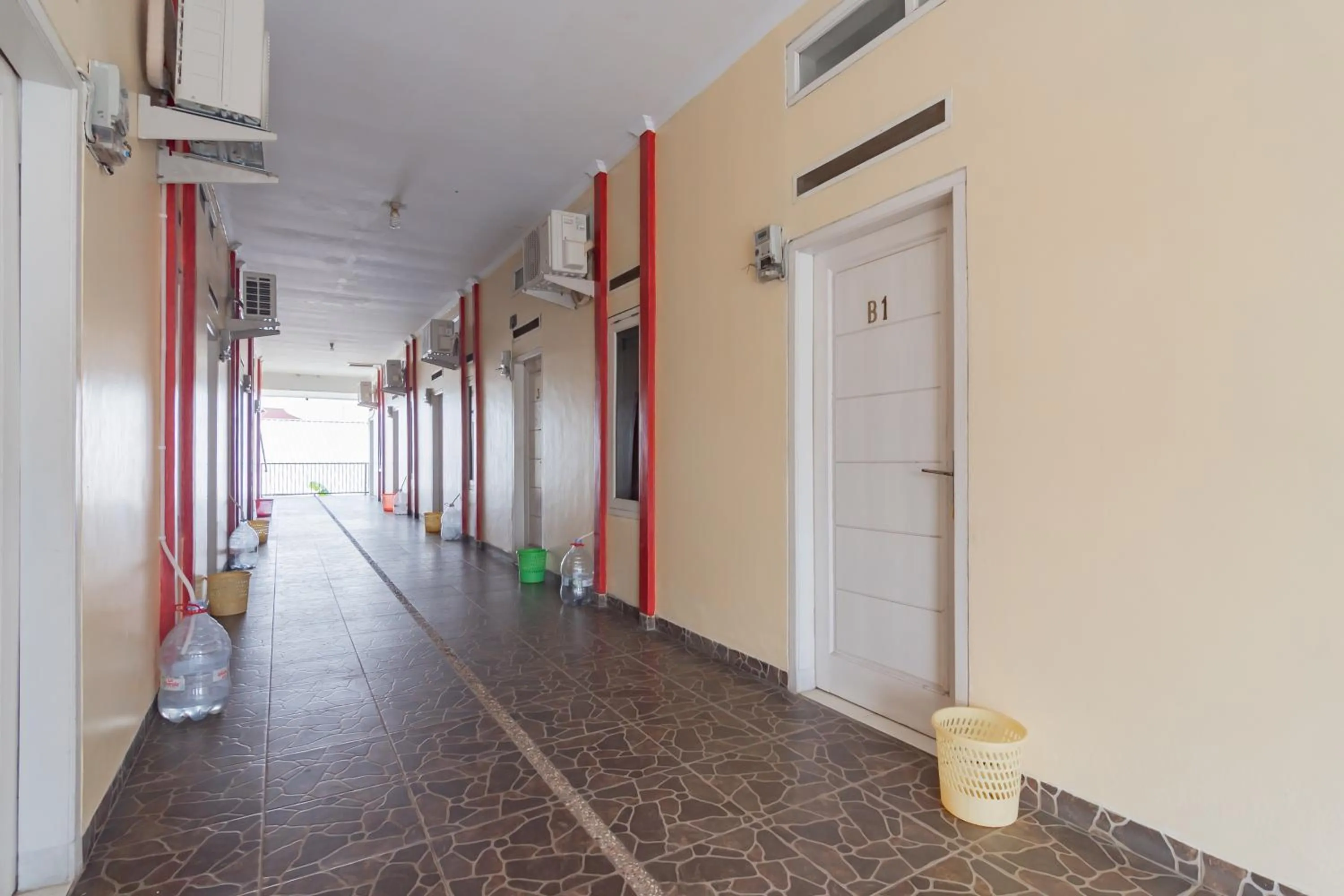 Patio in RedDoorz Syariah near Tugu Pandanwangi Cianjur