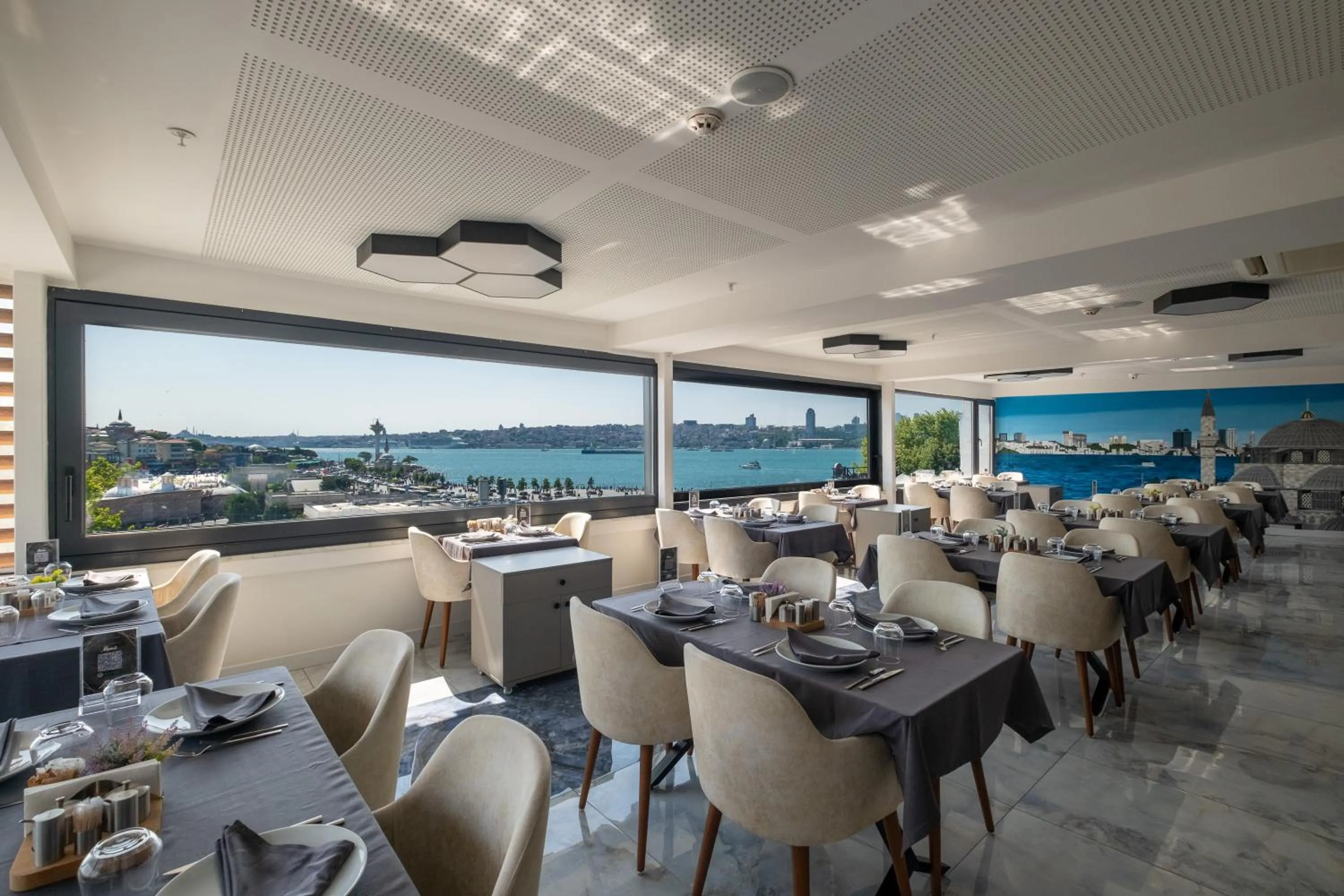 Restaurant/places to eat in Askadar May Otel