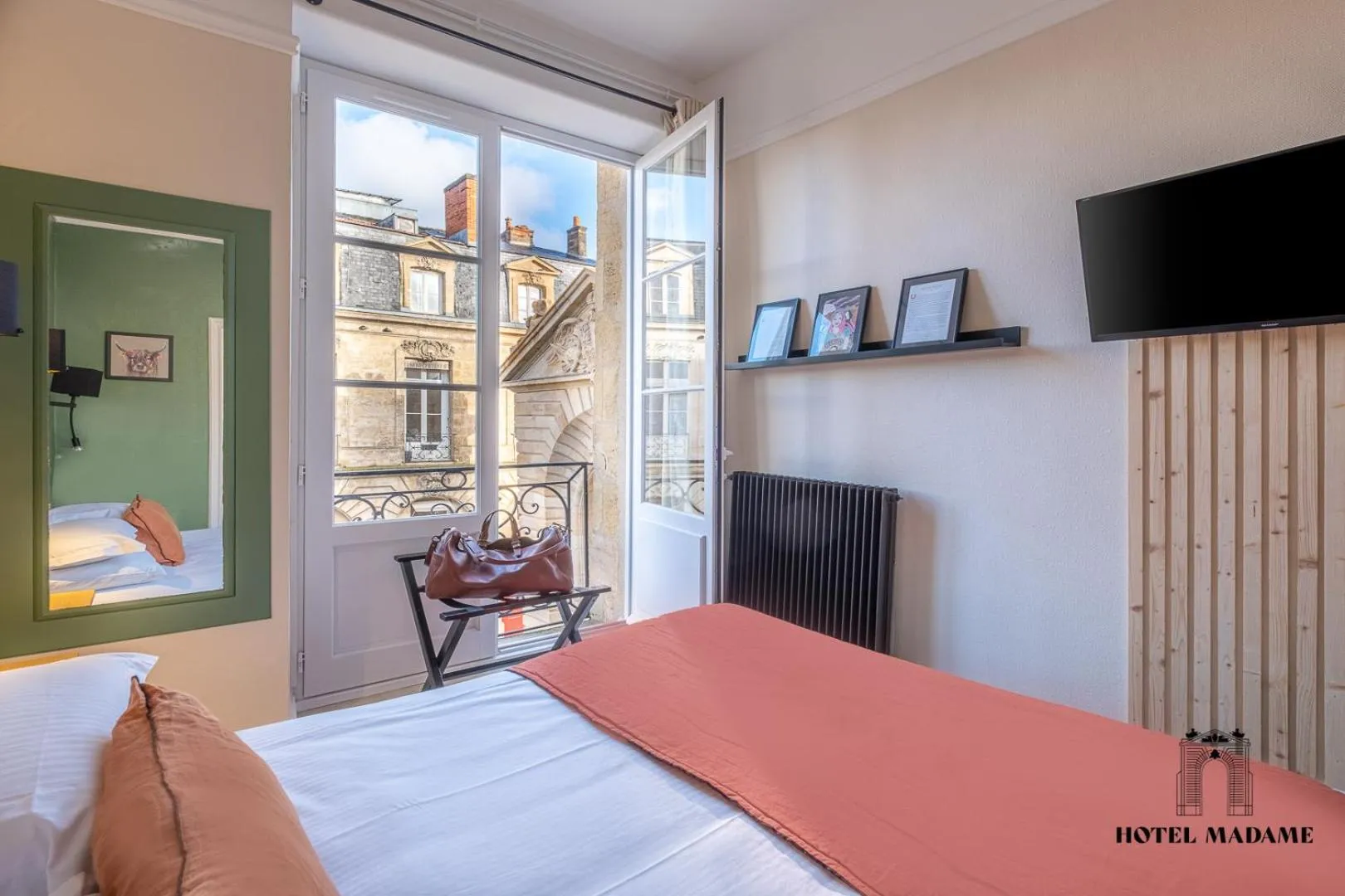 Bed in Hôtel Madame