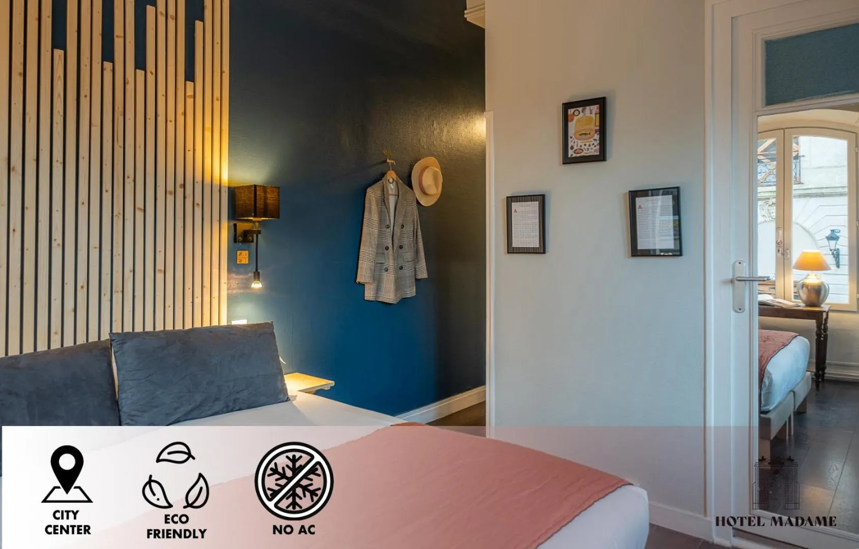 fireplace, Bed in Hôtel Madame