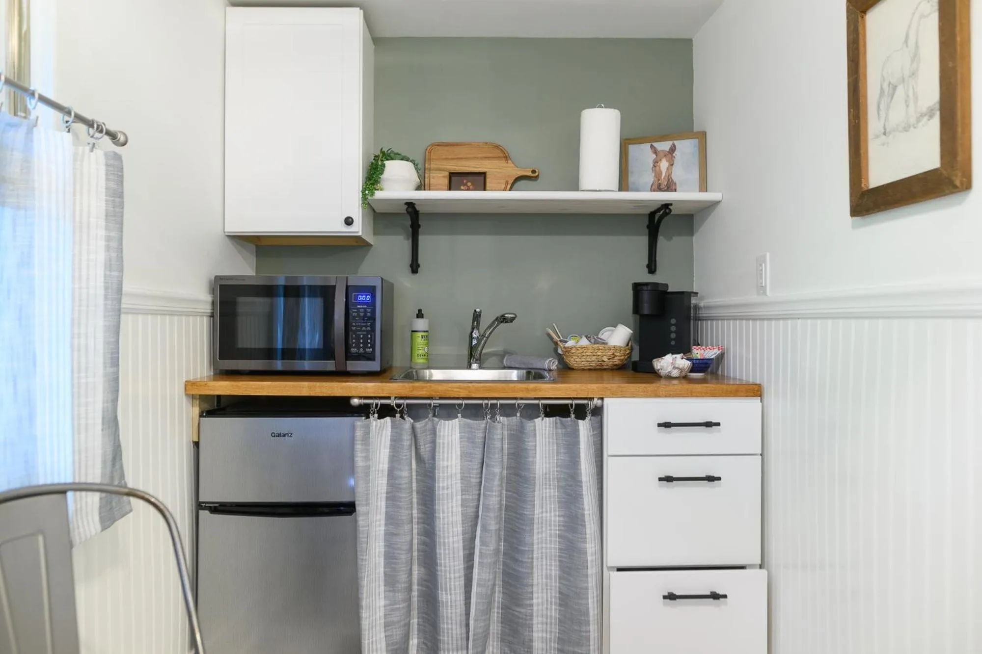 Kitchen or kitchenette in Rose Hill Inn