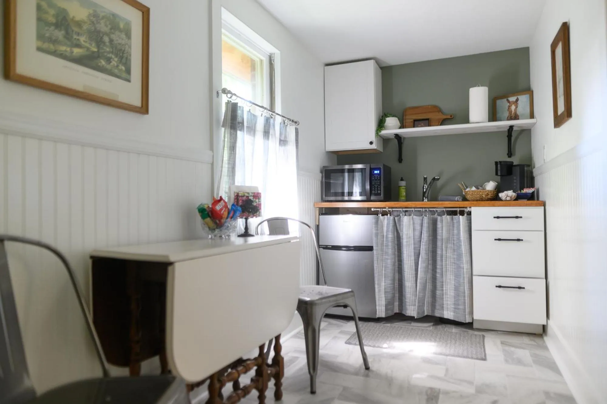 Kitchen or kitchenette in Rose Hill Inn