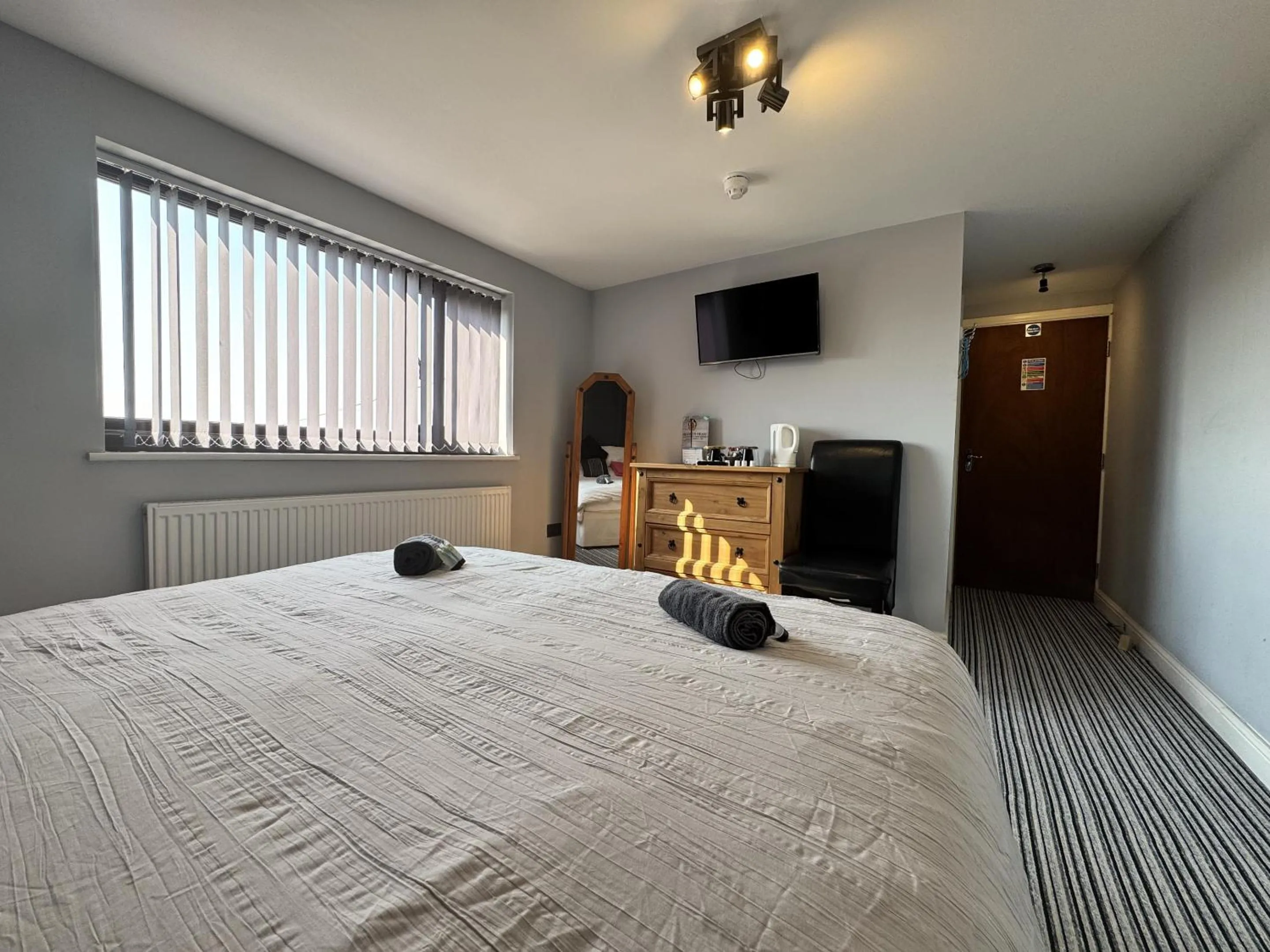 Bedroom, Bed in The Kings Head inn