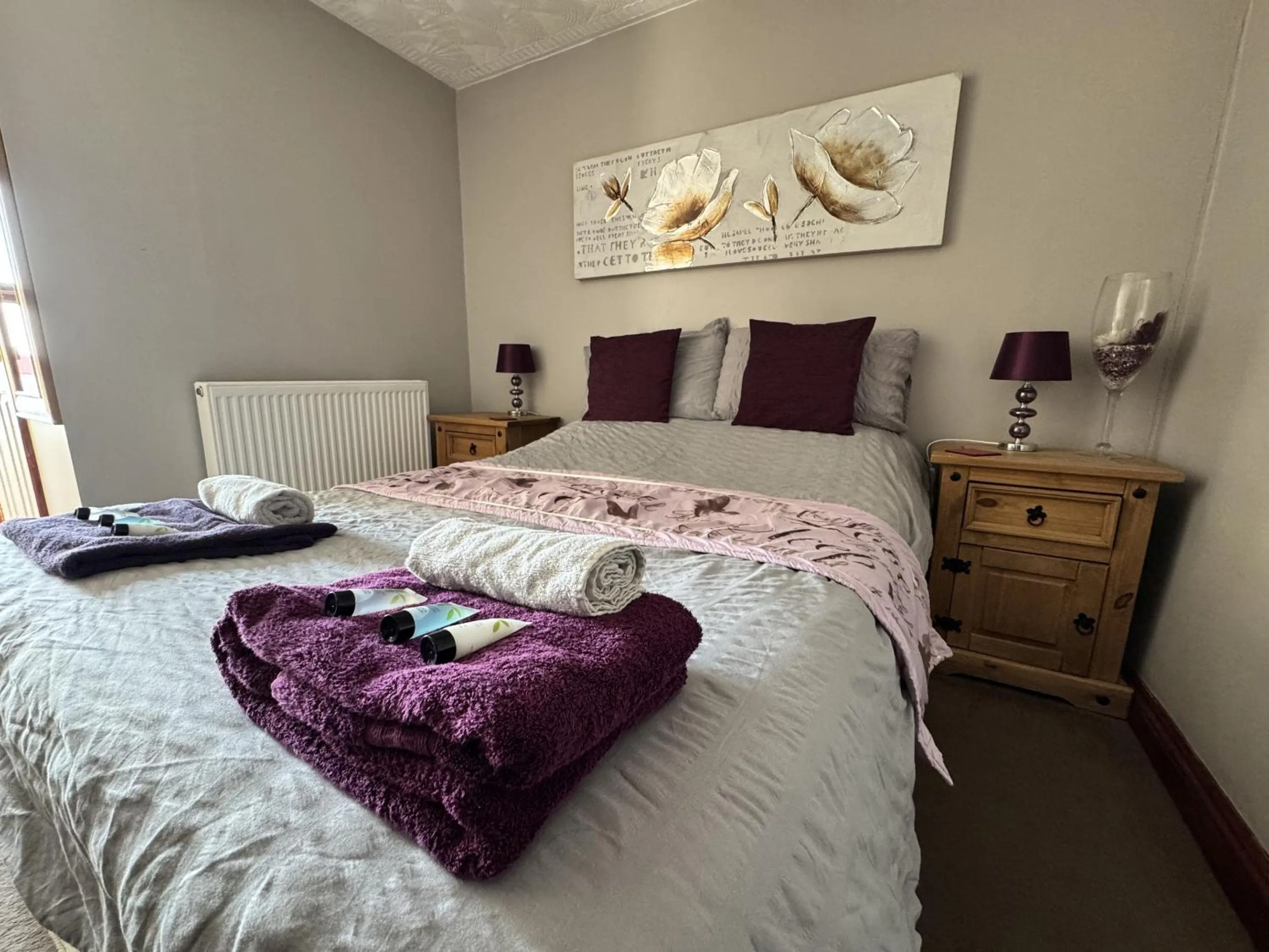 Bedroom, Bed in The Kings Head inn