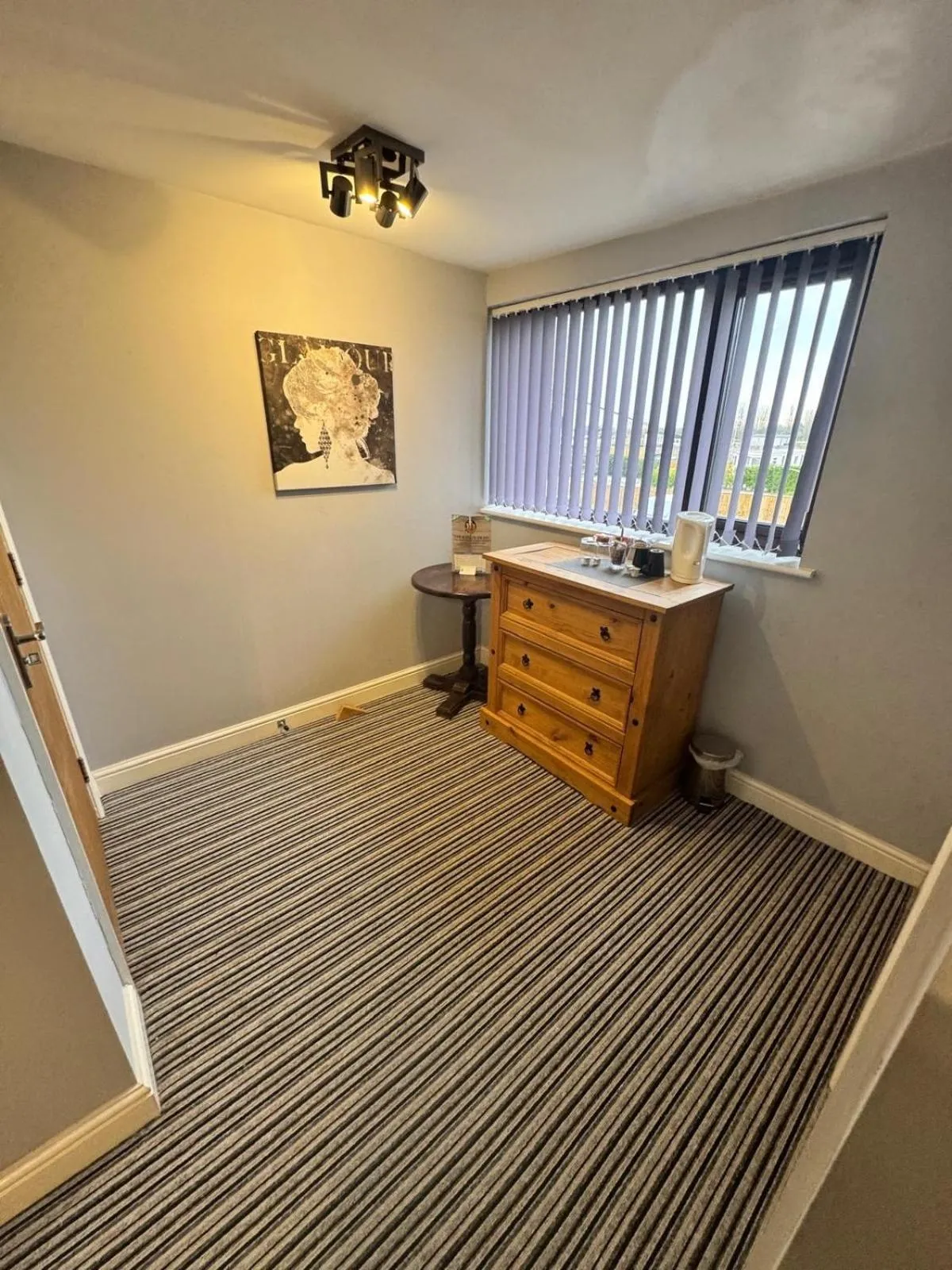 Bedroom in The Kings Head inn