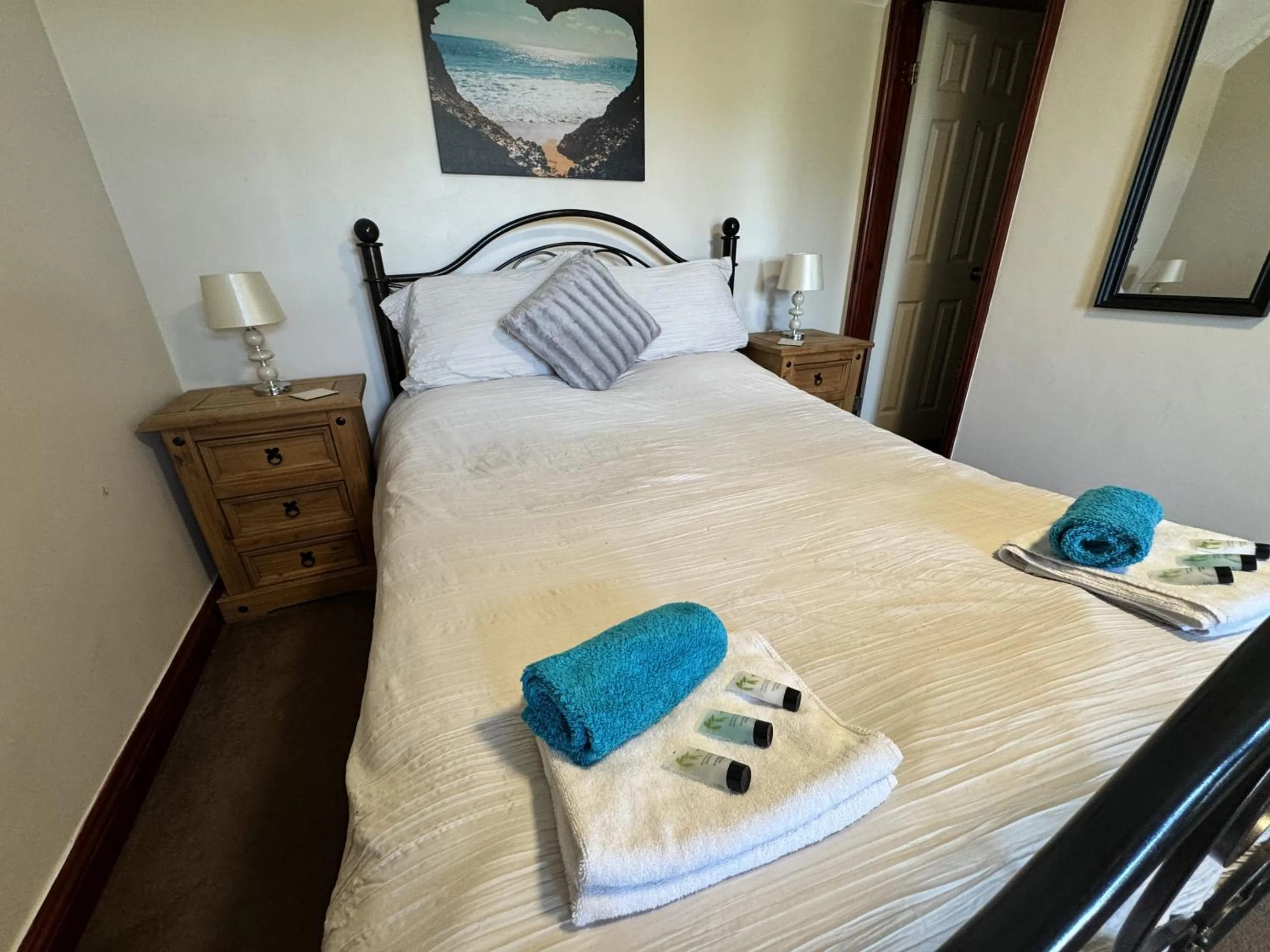 Bedroom, Bed in The Kings Head inn