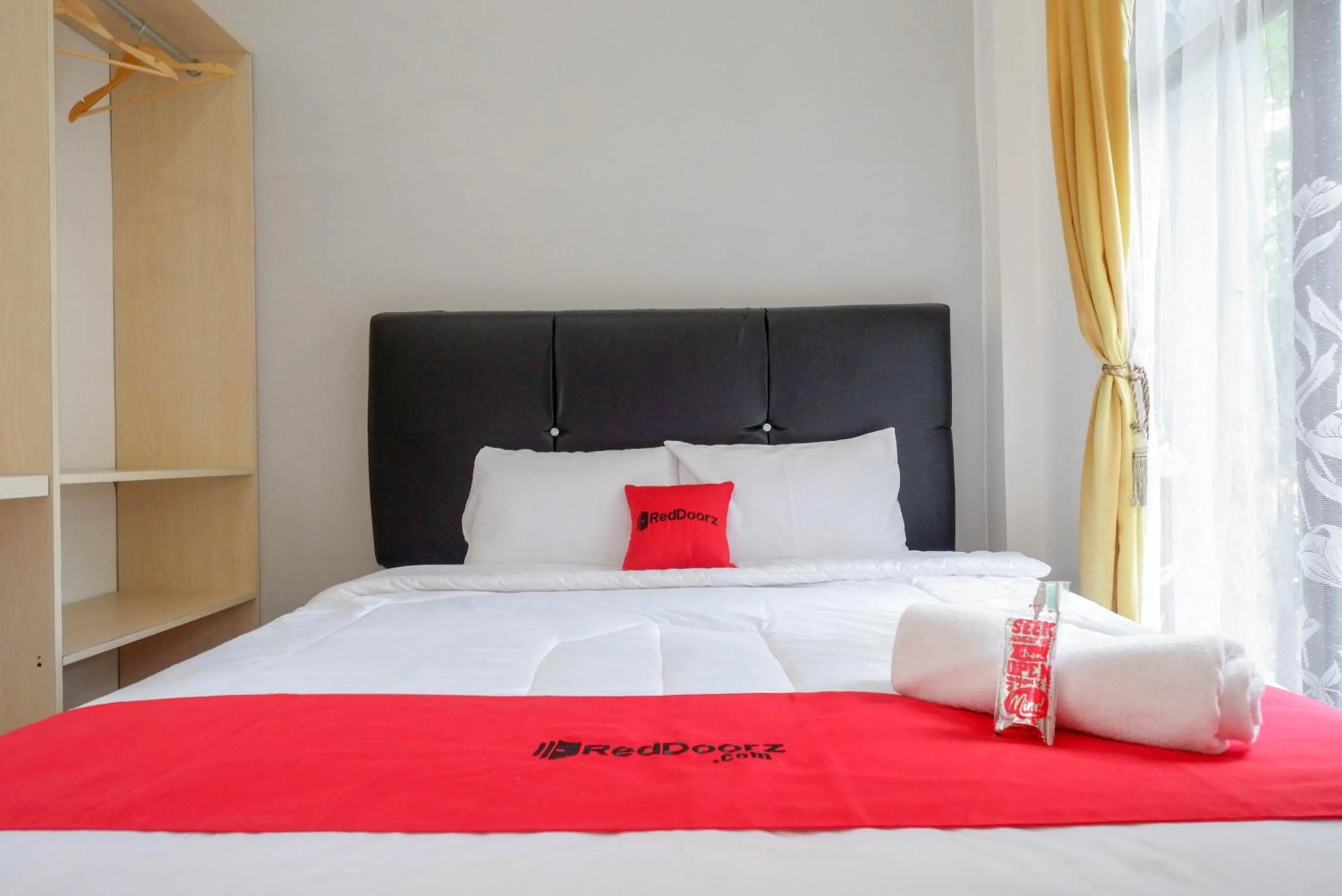 Bedroom, Bed in RedDoorz @ Kratonan Solo