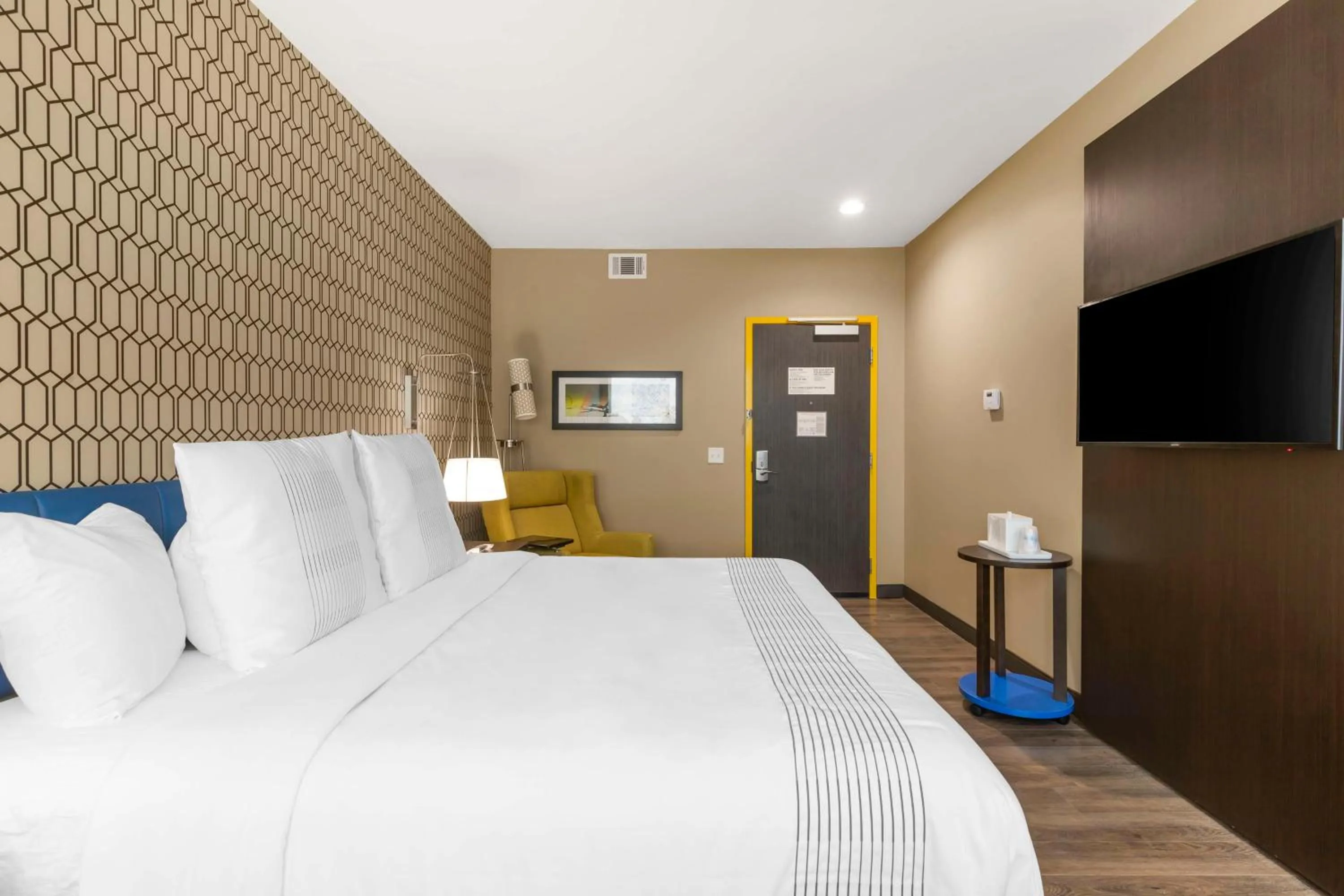 Bedroom, Bed in GLo Best Western Pooler - Savannah Airport Hotel