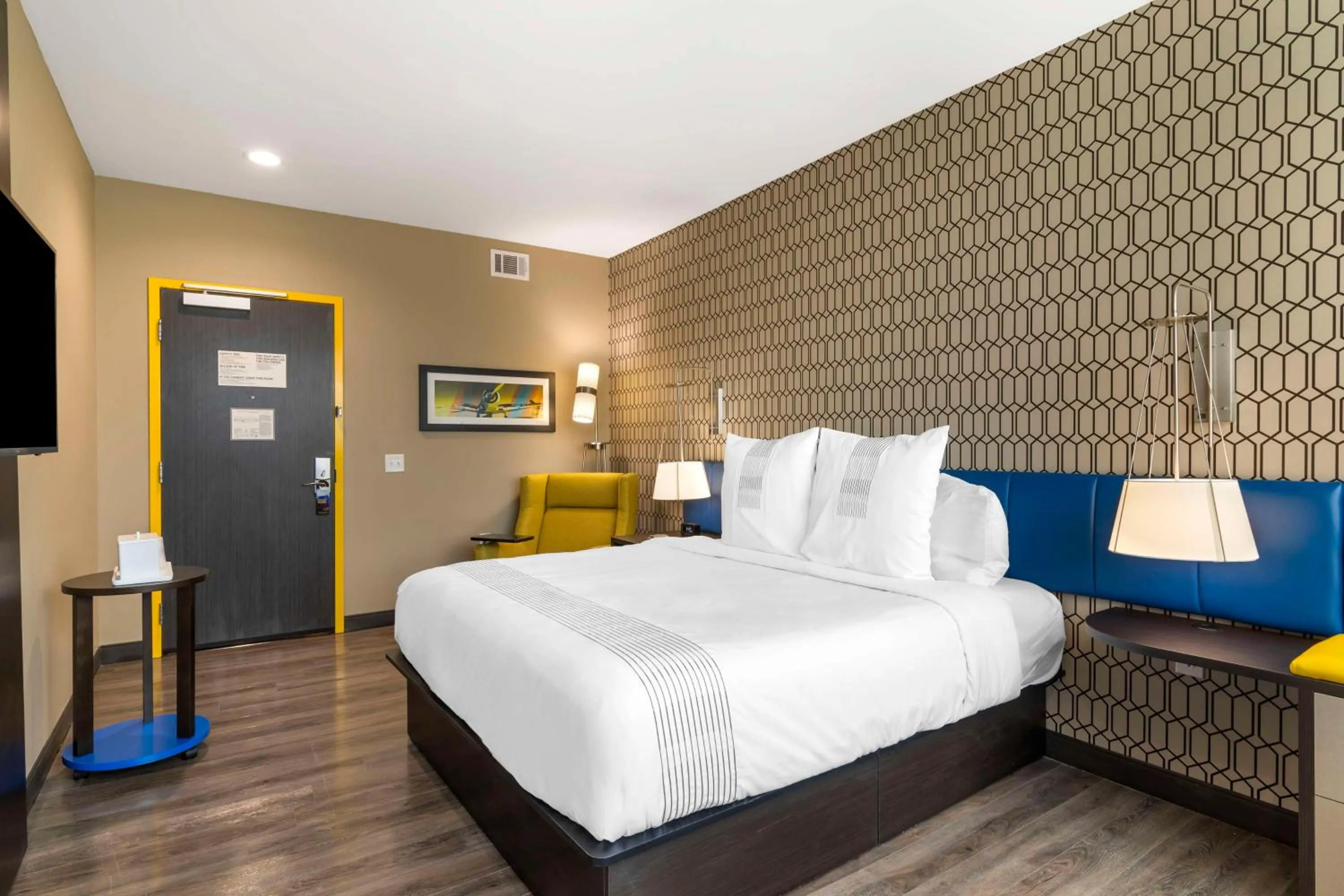 Bedroom, Bed in GLo Best Western Pooler - Savannah Airport Hotel