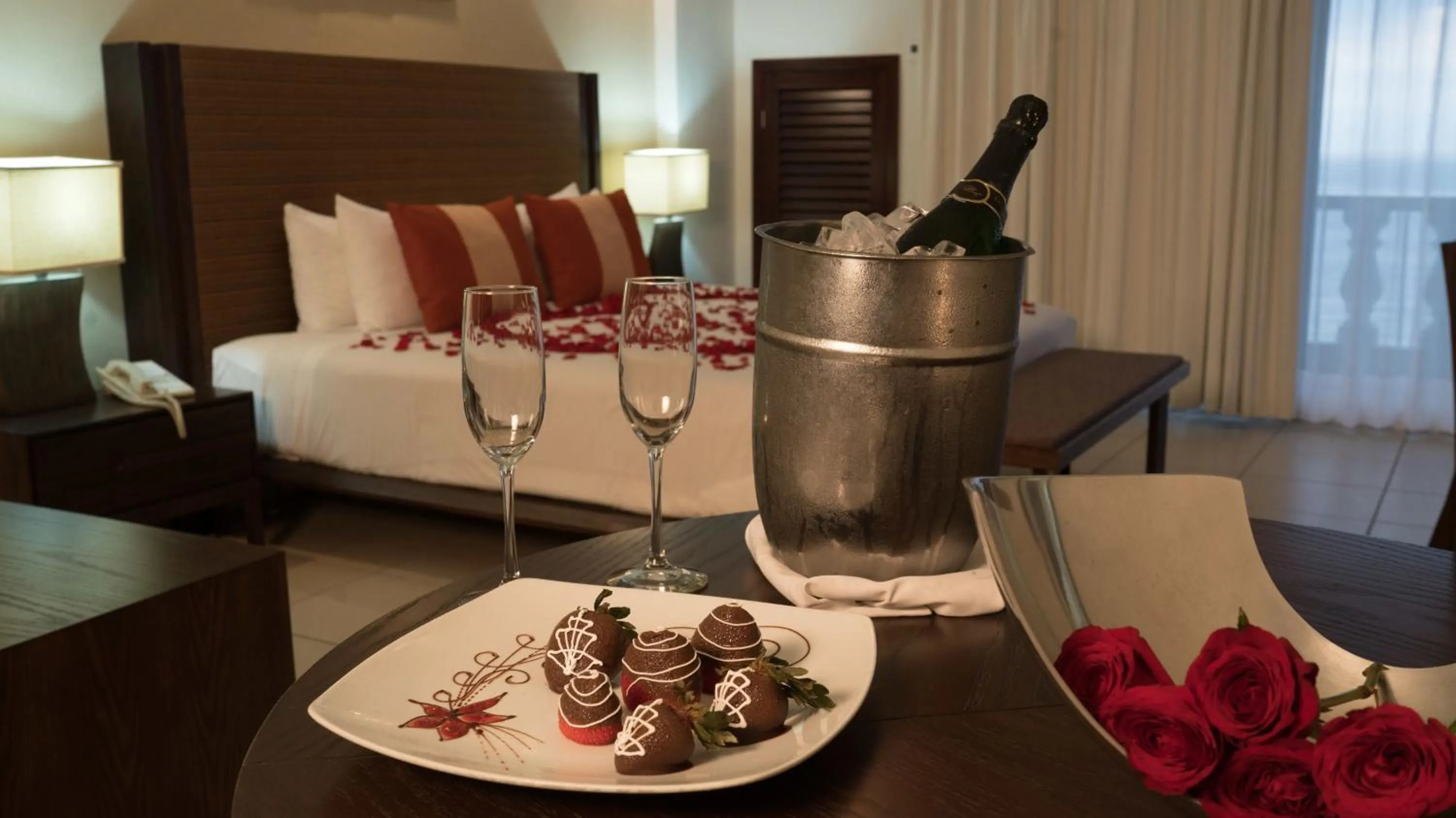 Food in Costa Sur Resort by VRHost