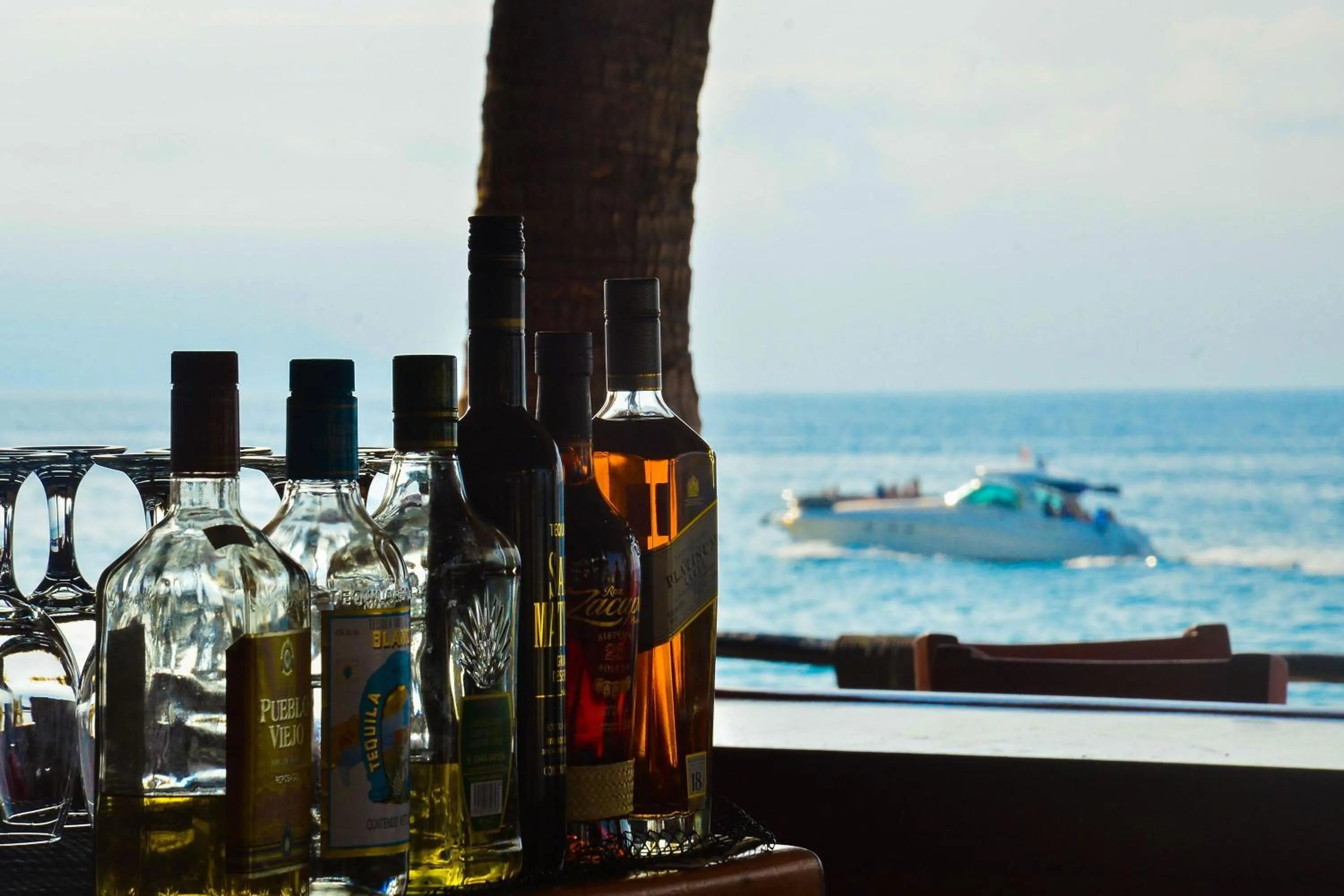 Drinks in Costa Sur Resort by VRHost