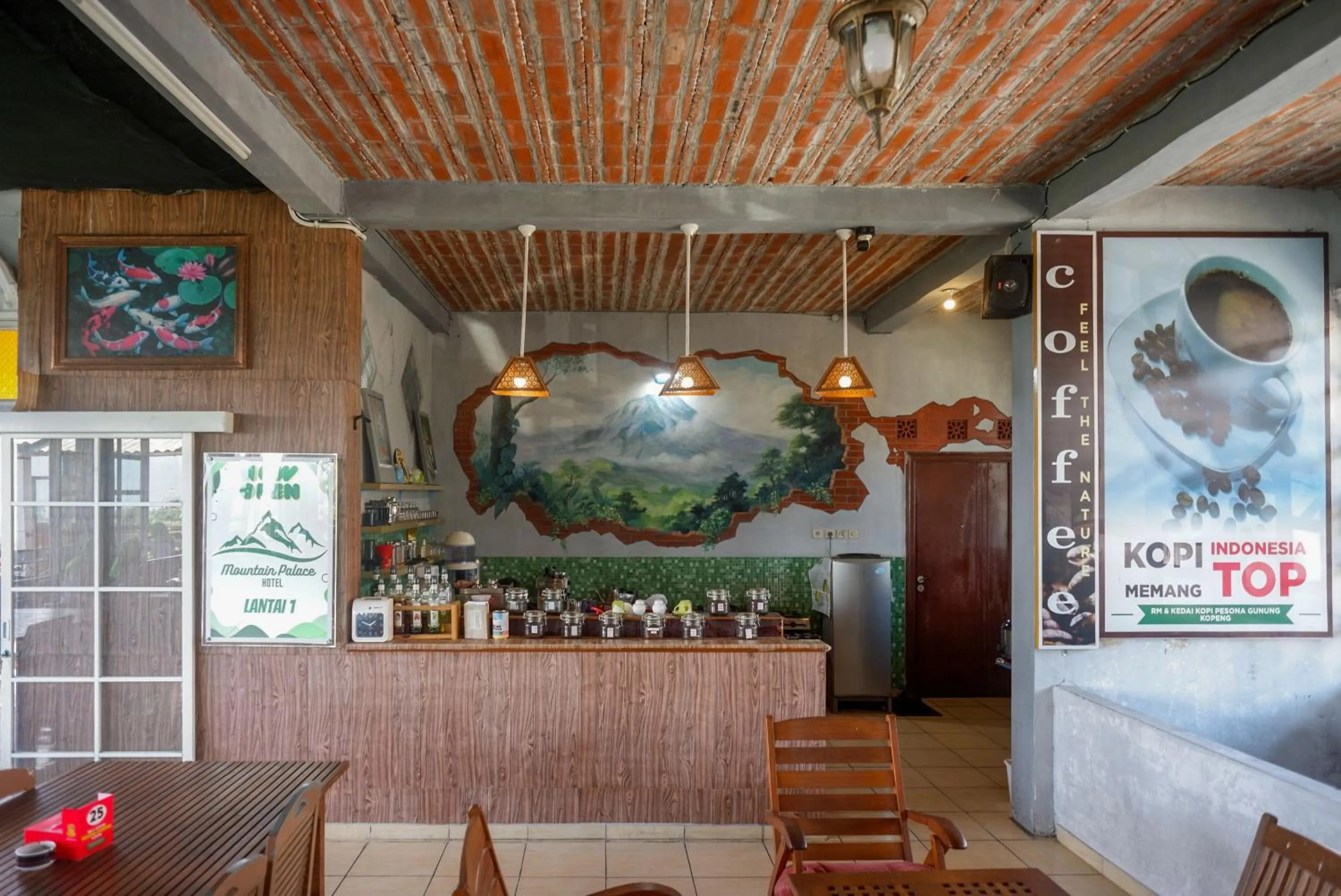 Lobby or reception in Urbanview Hotel Mountain Palace Kopeng