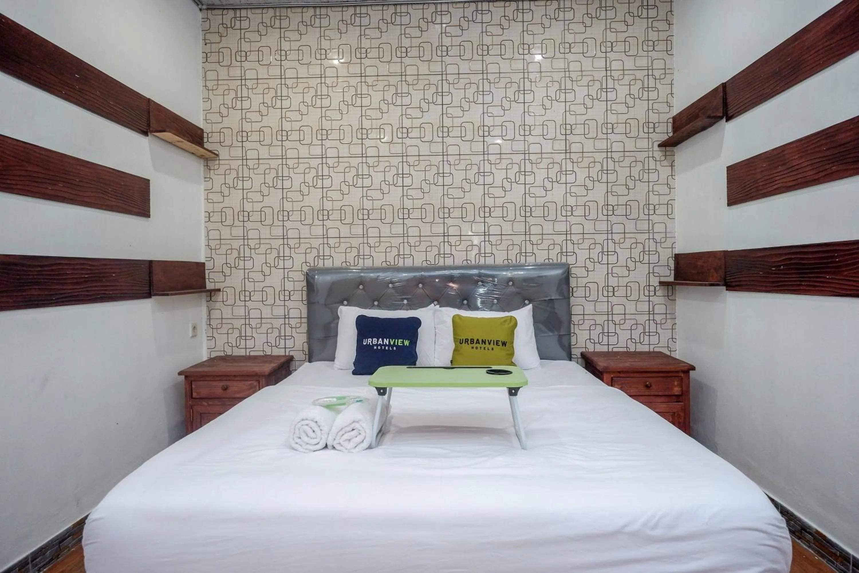 Bedroom, Bed in Urbanview Hotel Mountain Palace Kopeng