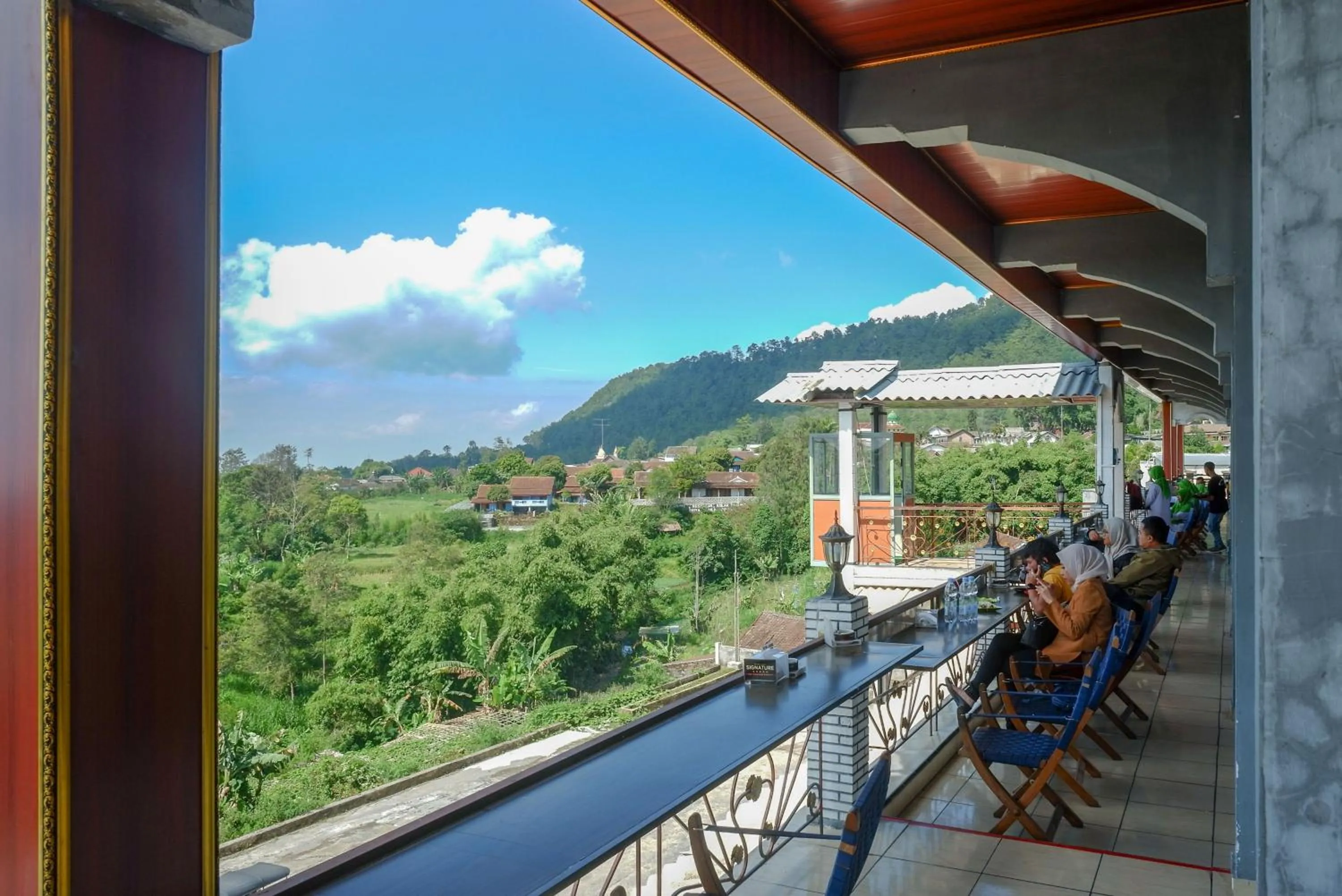 Property building in Urbanview Hotel Mountain Palace Kopeng