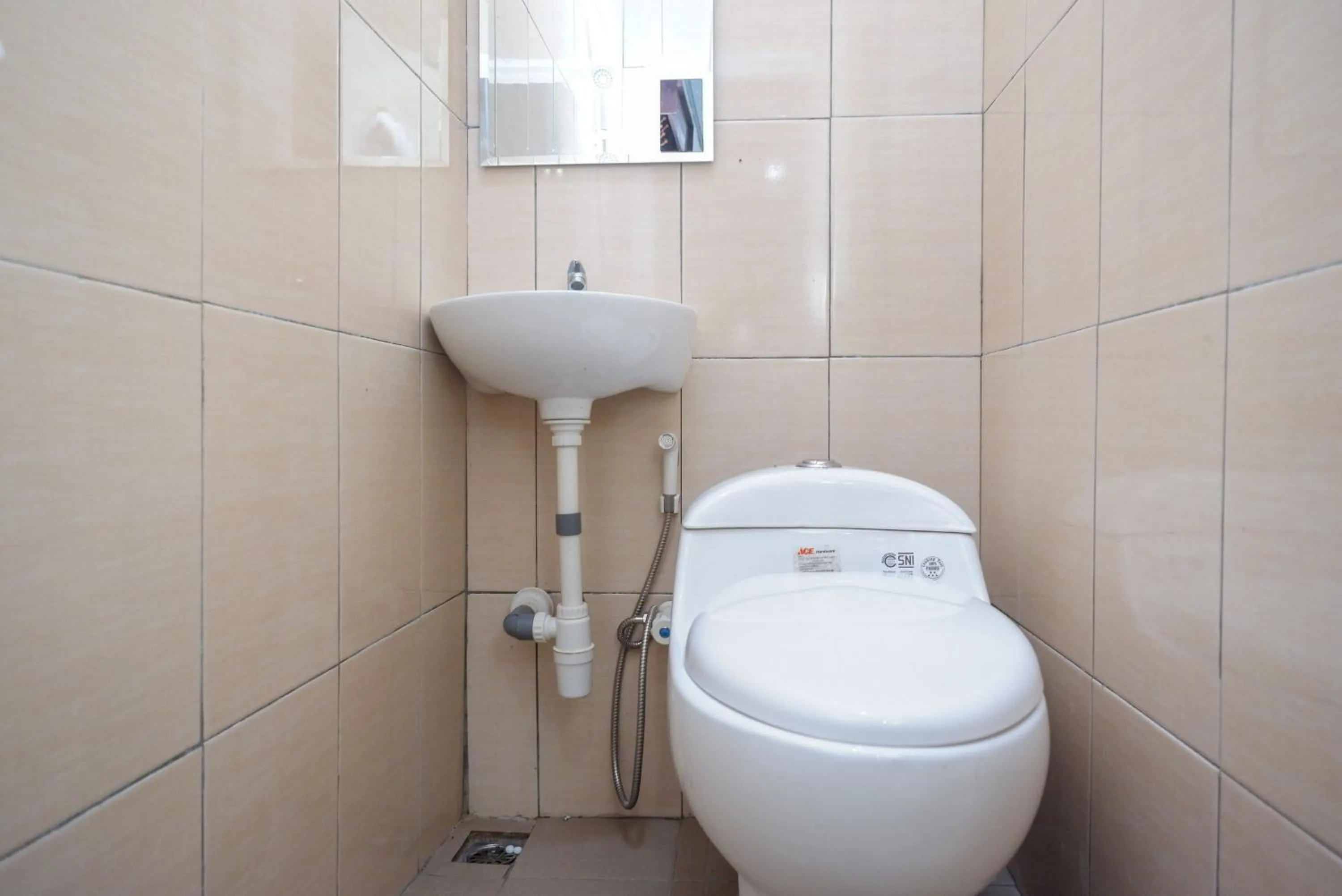 Bathroom in Urbanview Hotel Mountain Palace Kopeng