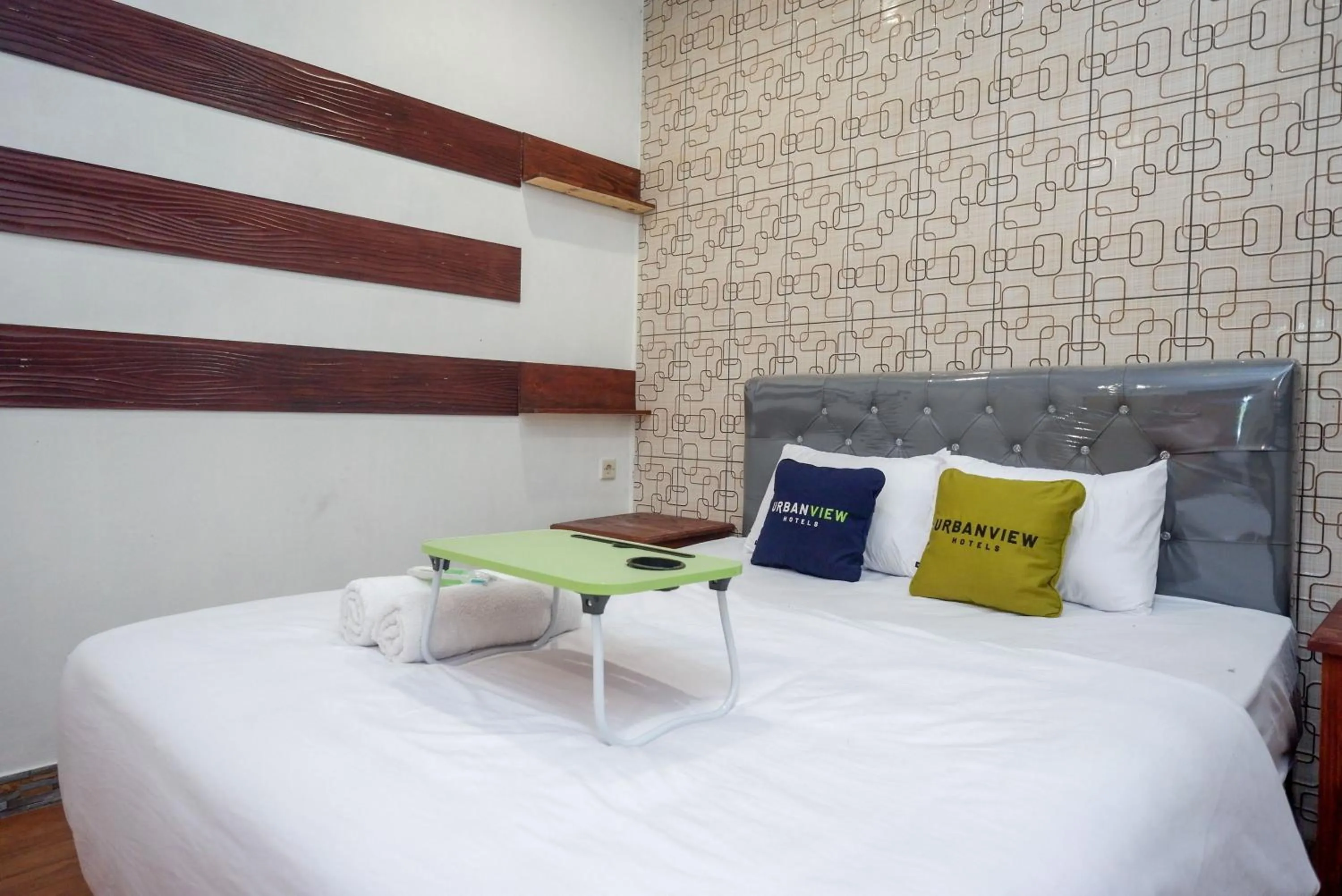 Bedroom, Bed in Urbanview Hotel Mountain Palace Kopeng