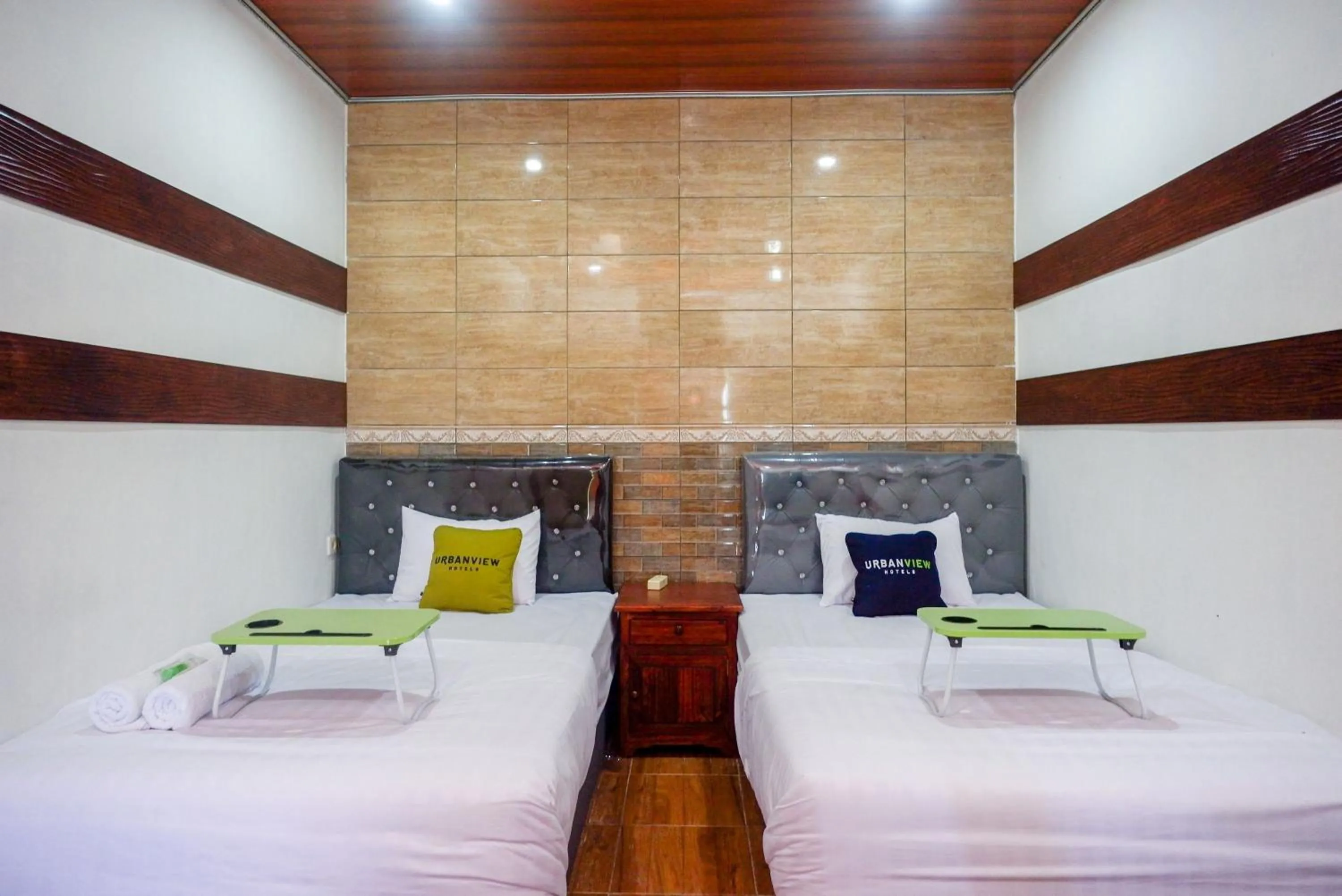 Bedroom, Bed in Urbanview Hotel Mountain Palace Kopeng