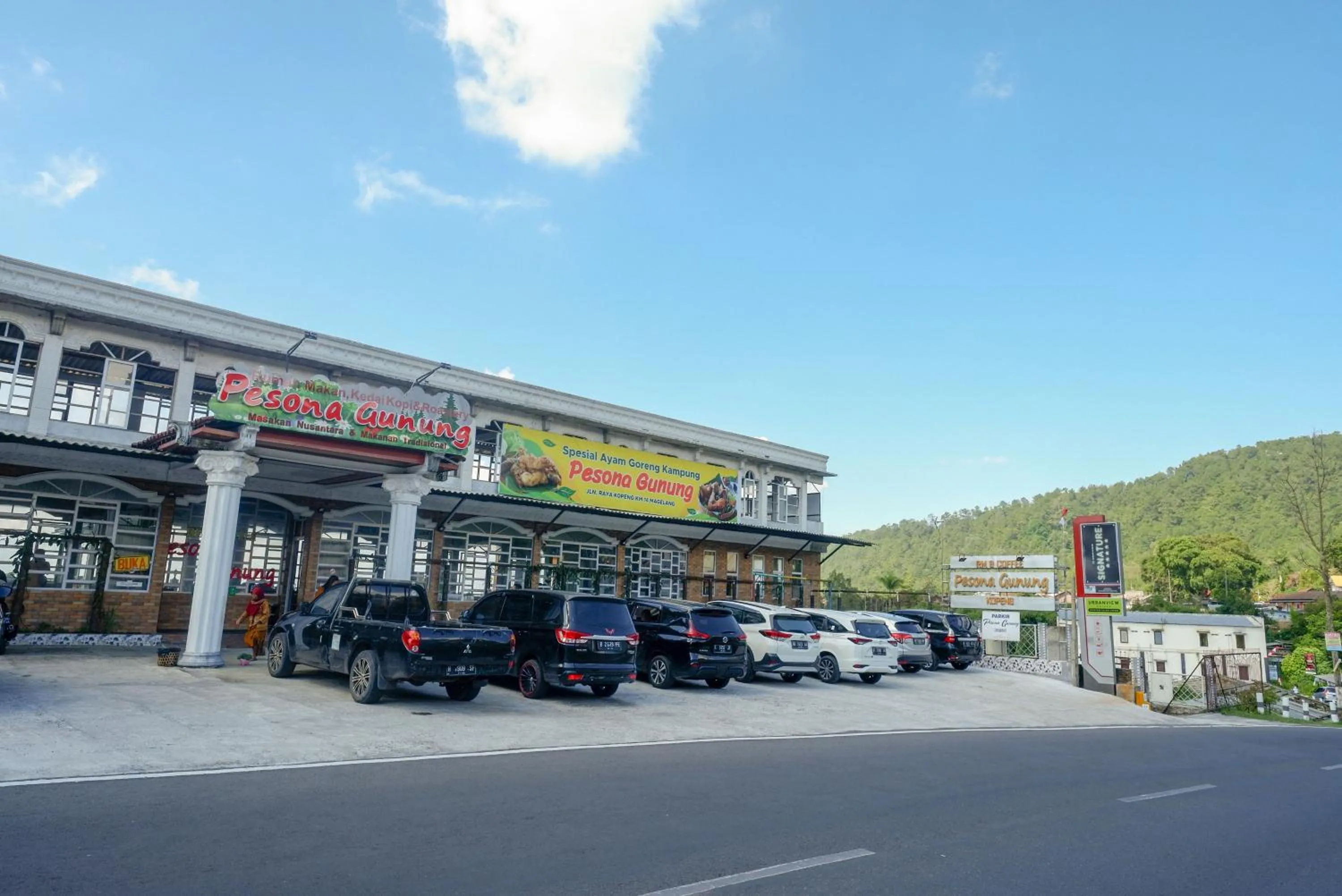 Parking in Urbanview Hotel Mountain Palace Kopeng