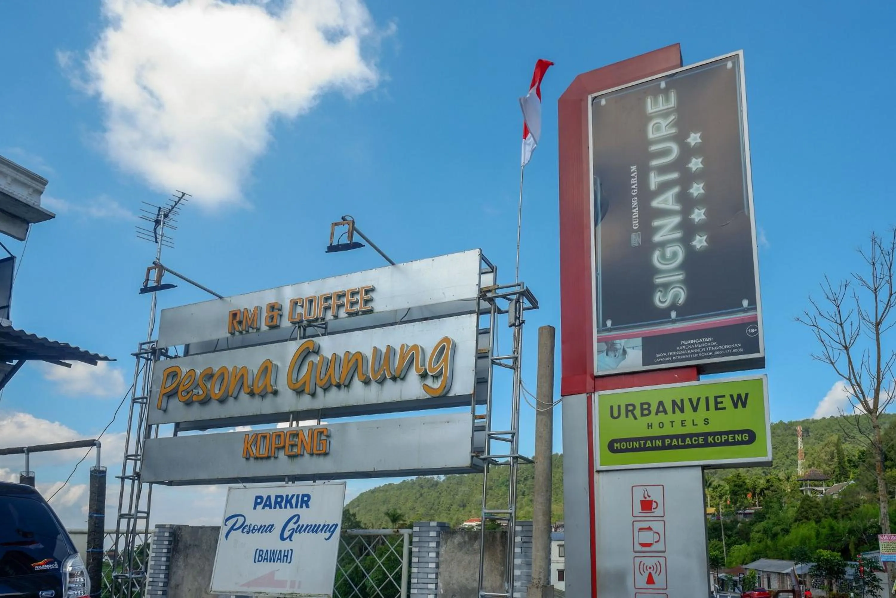 Property logo or sign in Urbanview Hotel Mountain Palace Kopeng