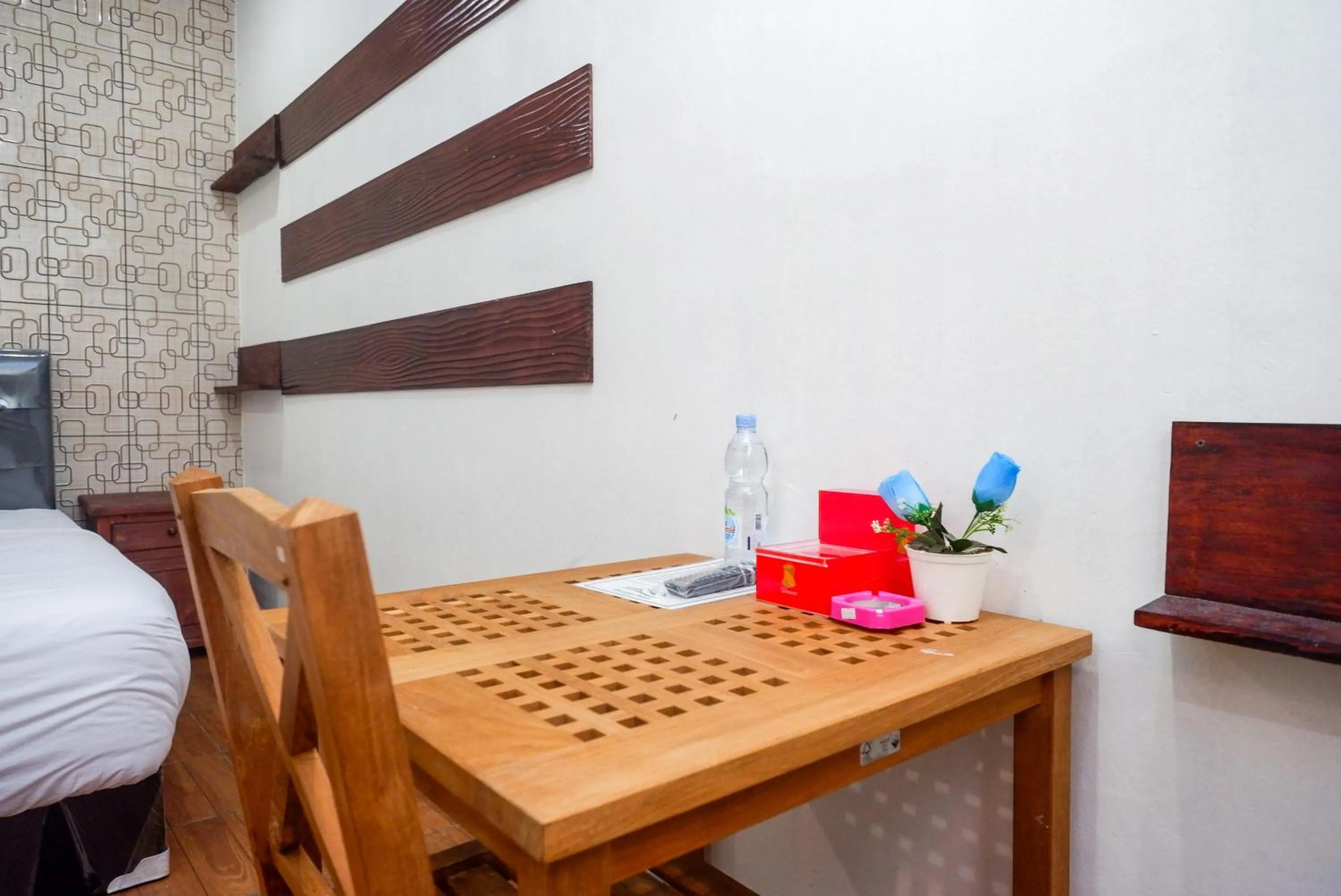 Bedroom, Bed in Urbanview Hotel Mountain Palace Kopeng