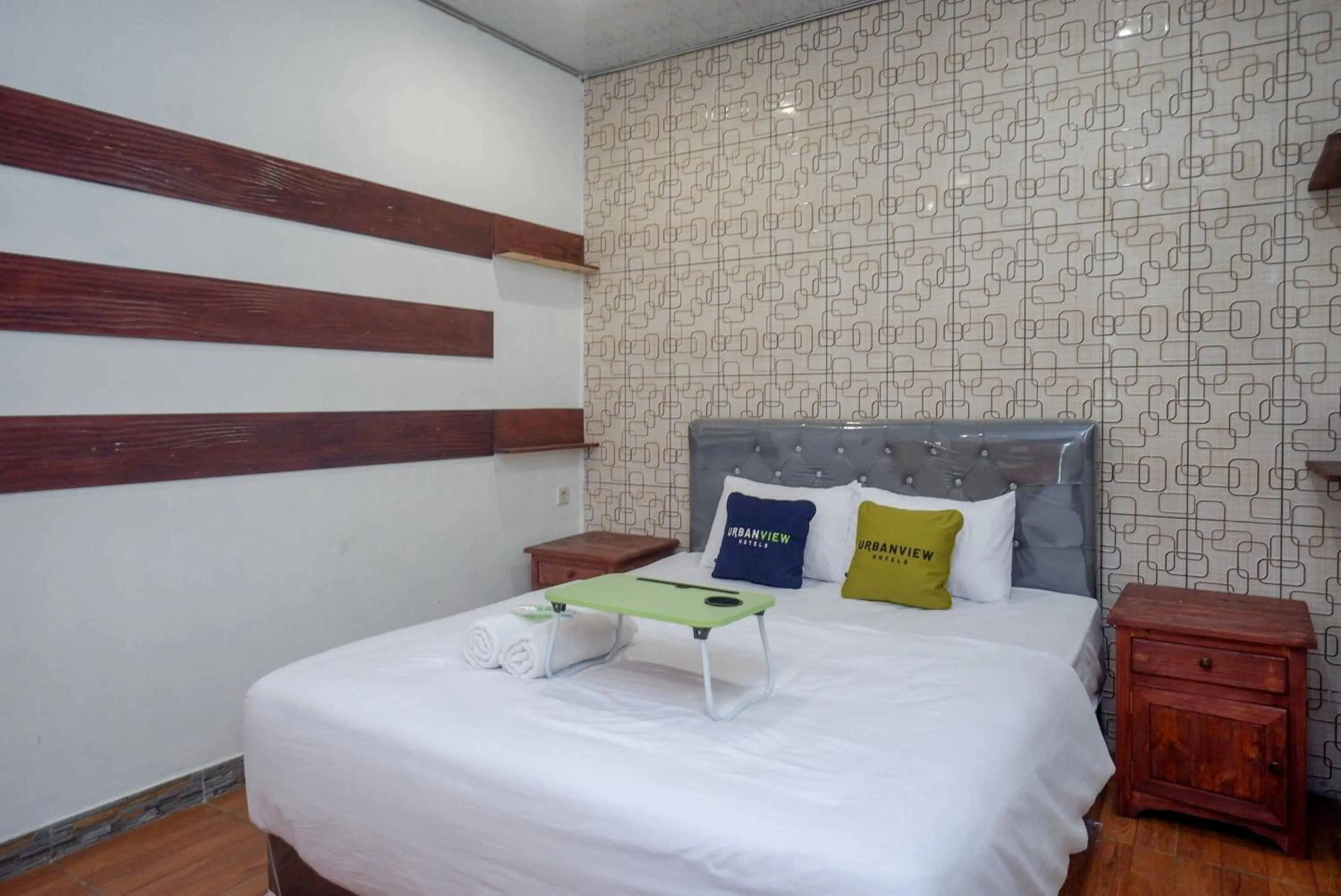 Bedroom, Bed in Urbanview Hotel Mountain Palace Kopeng