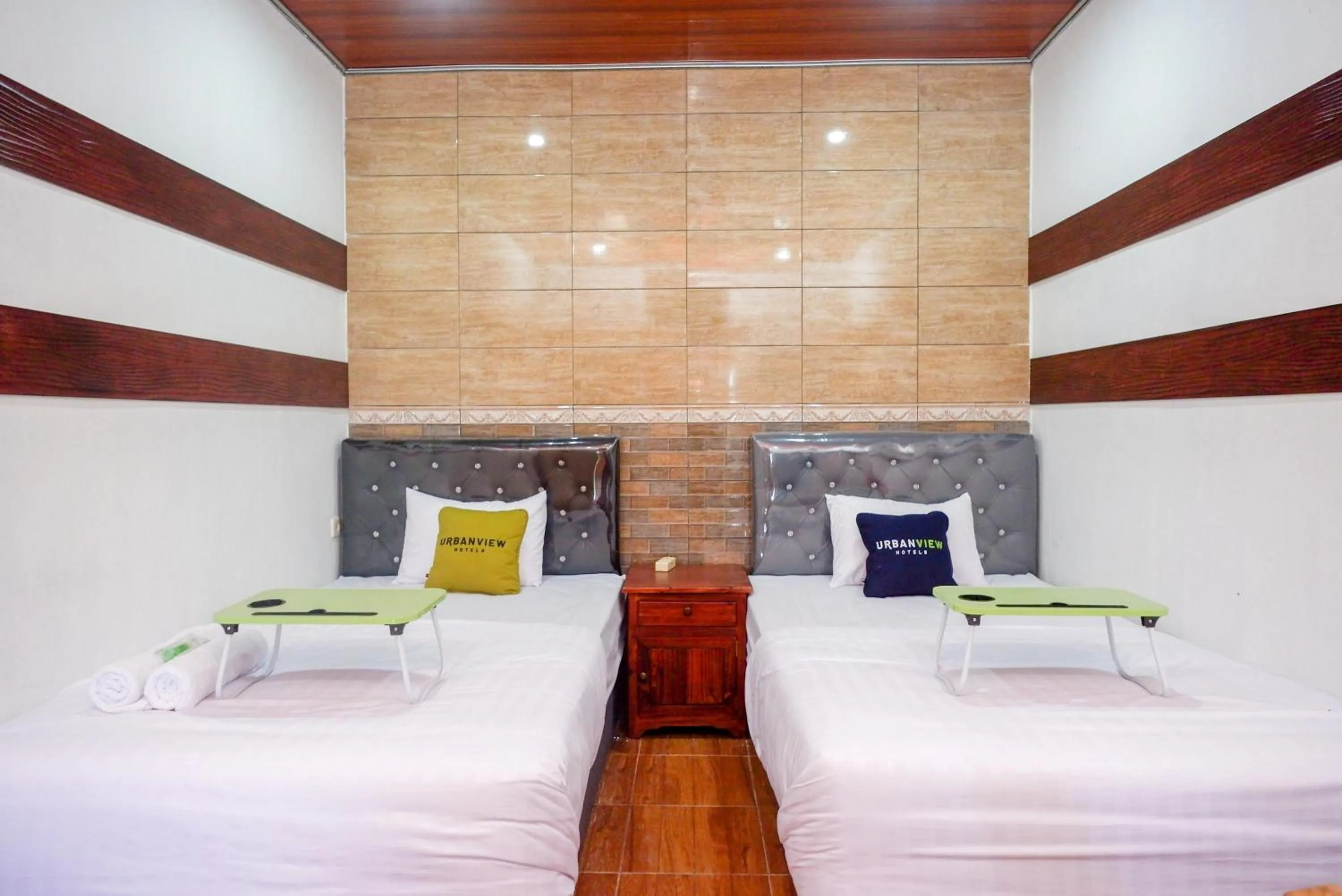 Bedroom, Bed in Urbanview Hotel Mountain Palace Kopeng