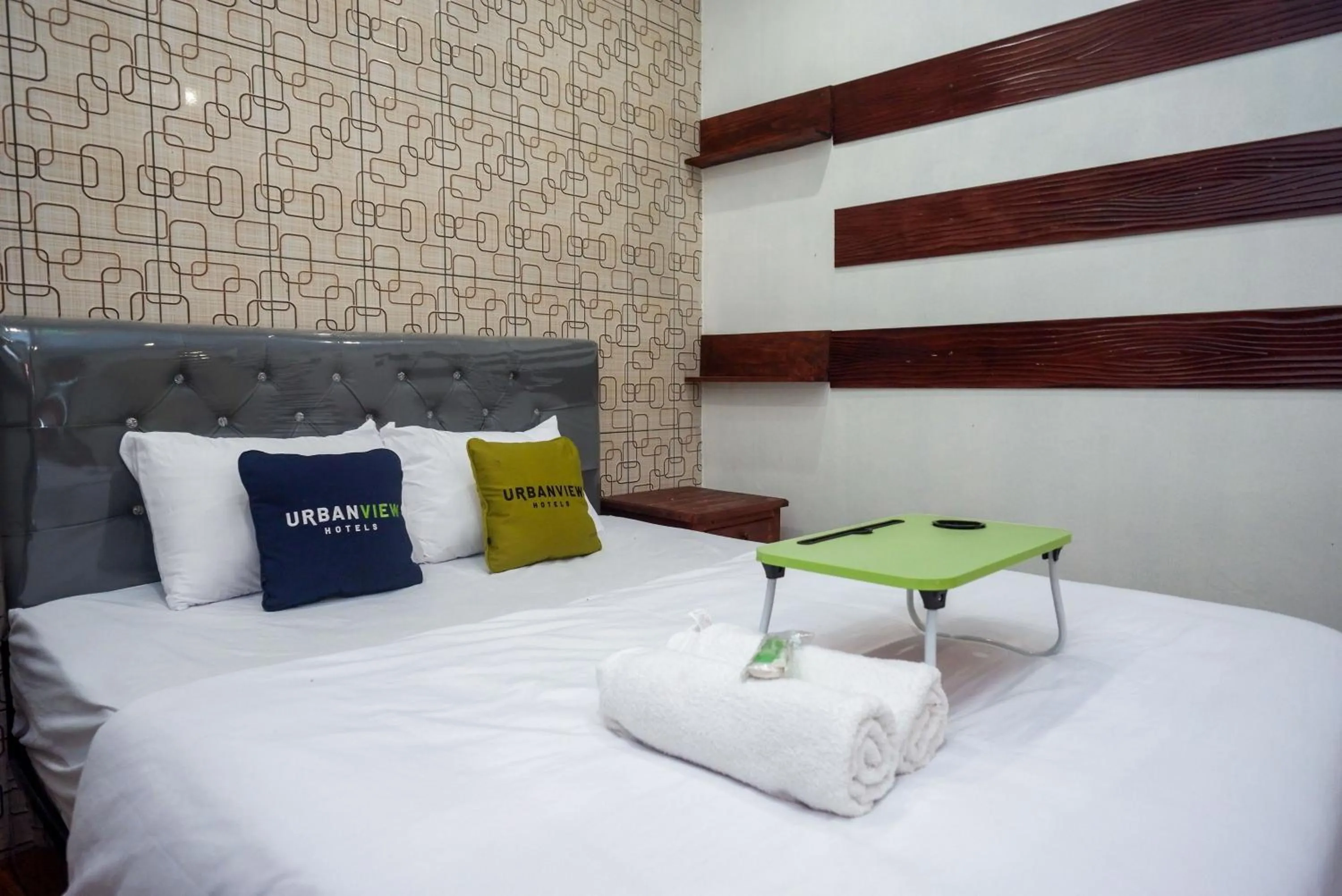 Bedroom, Bed in Urbanview Hotel Mountain Palace Kopeng