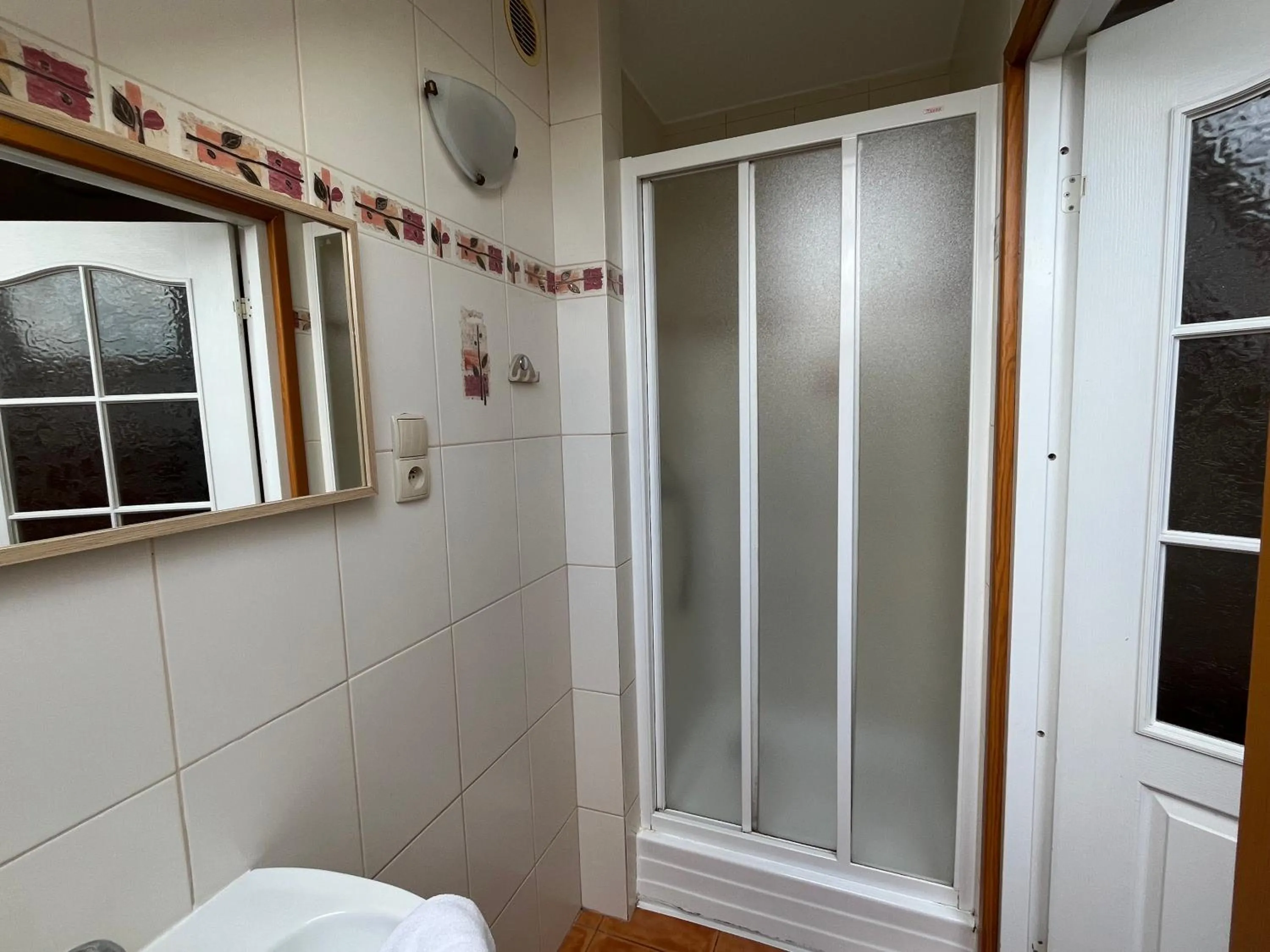 Shower in Prohibicja Peter's Pub