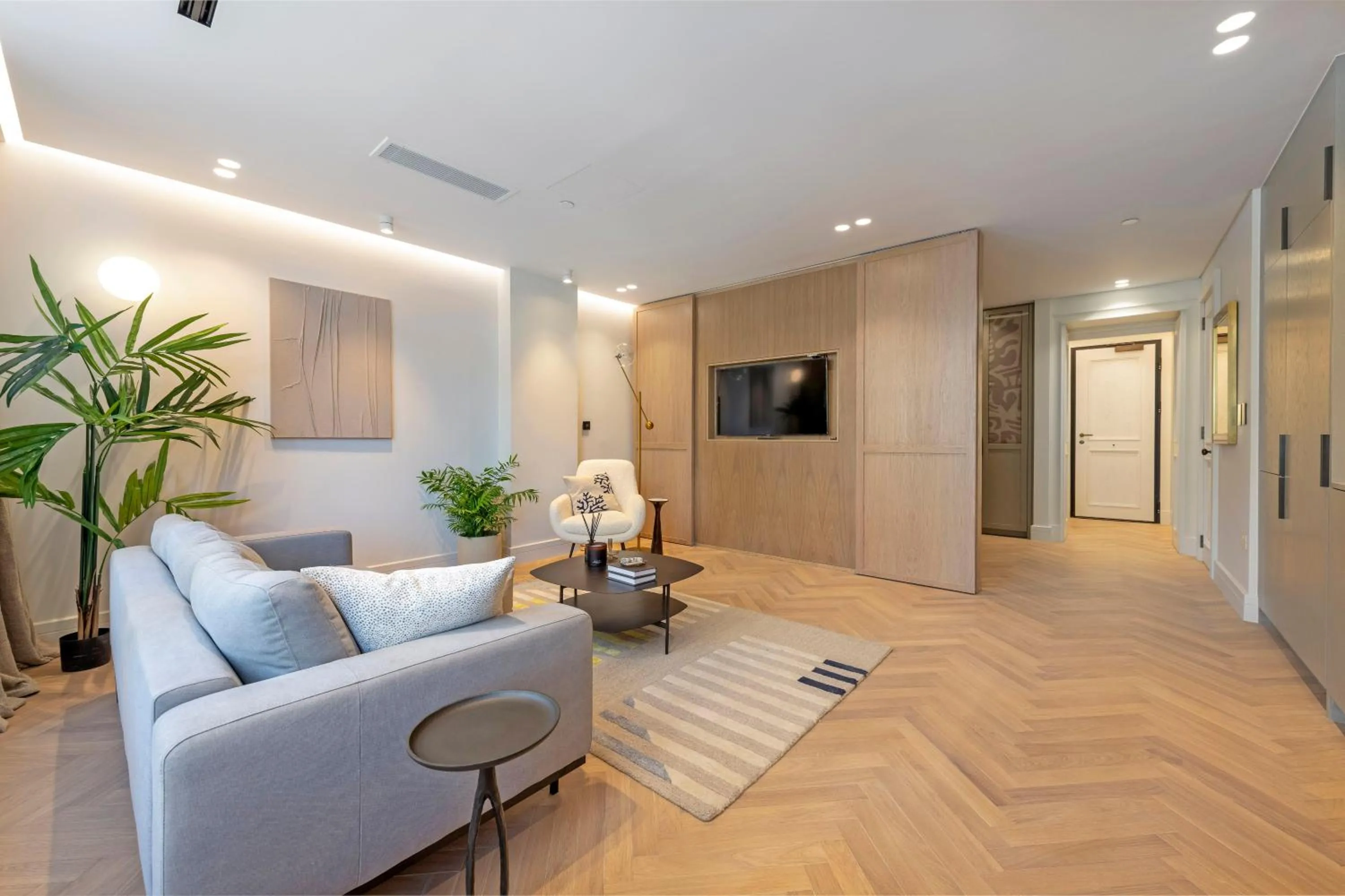 TV and multimedia in Covent Garden Piazza by Stayo