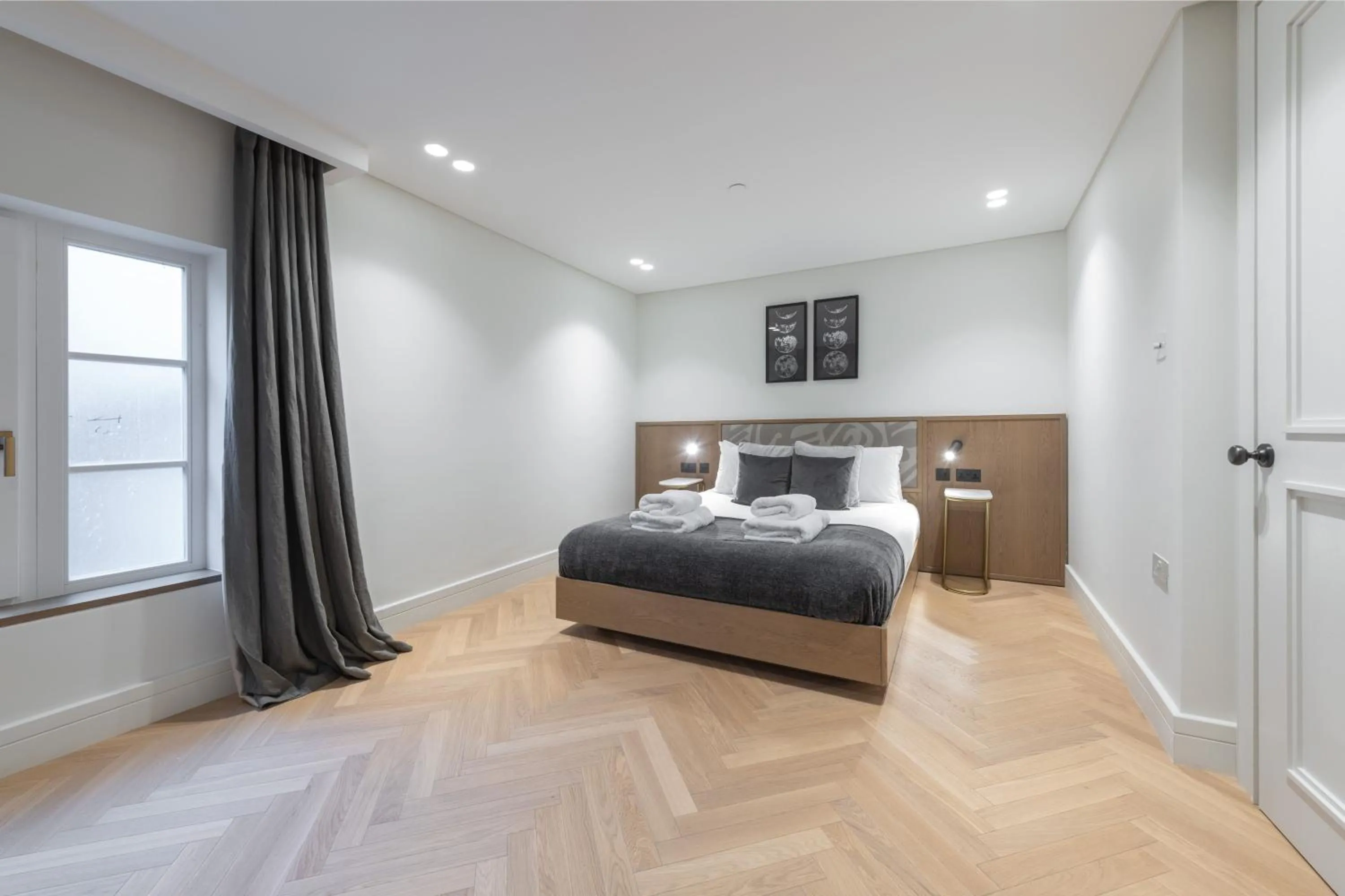Bedroom in Covent Garden Piazza by Stayo