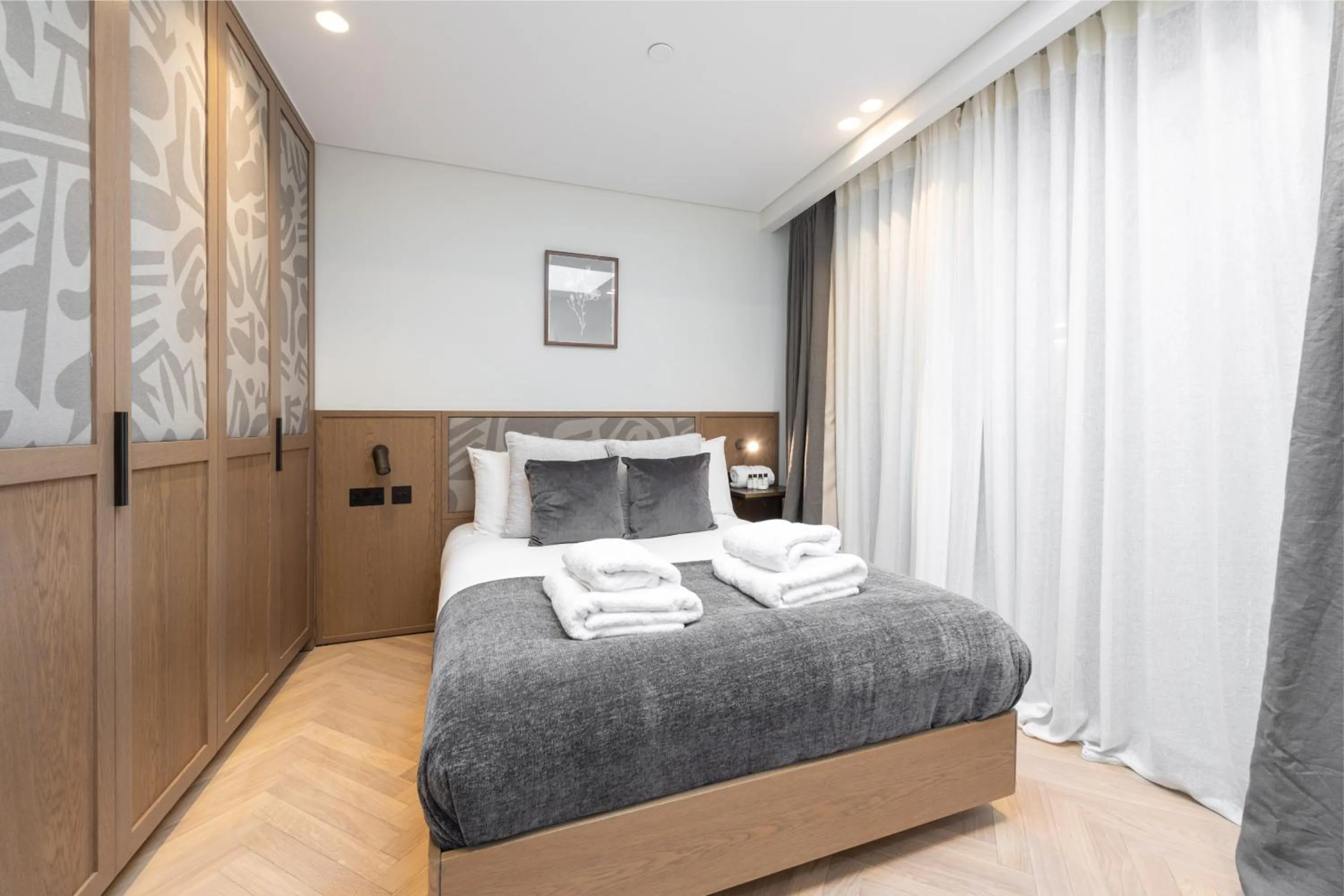 Bedroom in Covent Garden Piazza by Stayo